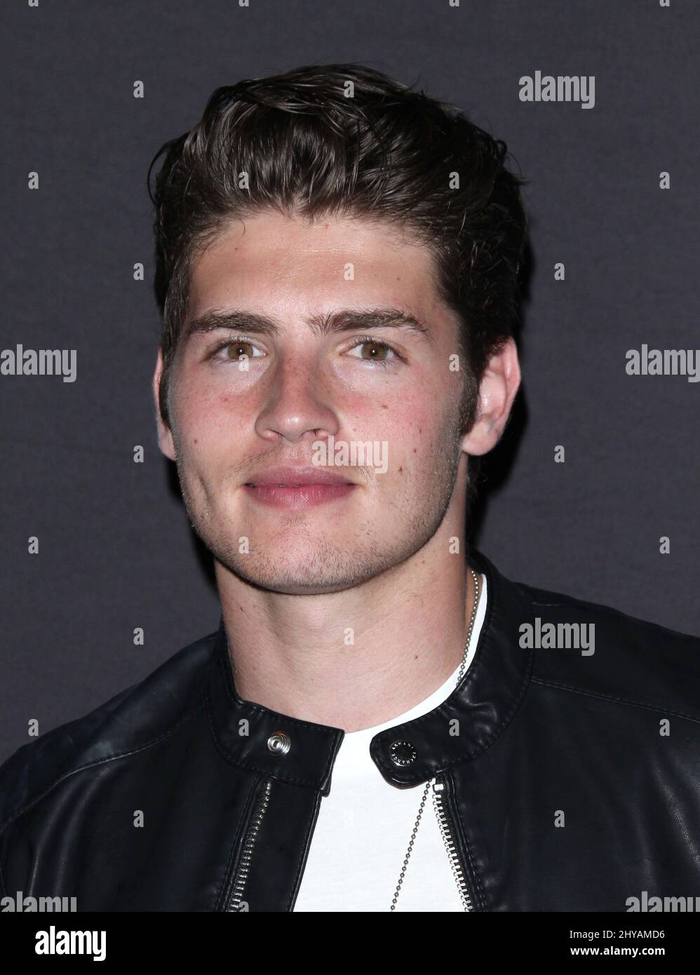 Gregg Sulkin bei der Ankunft für Knott's Scary Farm's Black Carpet Event 2016, das im September 30. 2016 auf Knott's Berry Farm, Los Angeles, stattfand. Stockfoto