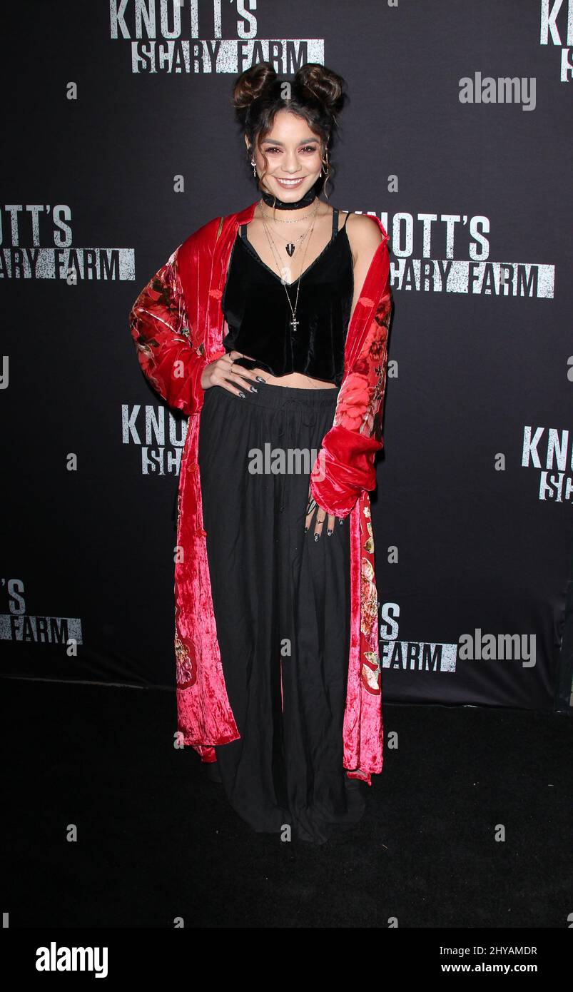 Vanessa Hudgens bei der Ankunft für Knott's Scary Farm's Black Carpet Event 2016, das am 30. 2016. September in Knott's Berry Farm, Los Angeles, stattfand. Stockfoto