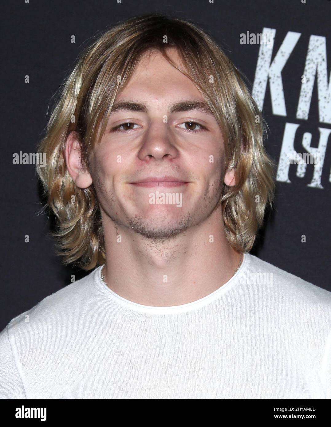 Ross Lynch bei der Ankunft für Knott's Scary Farm's Black Carpet Event 2016, das am 30. 2016. September in Knott's Berry Farm, Los Angeles, stattfand. Stockfoto