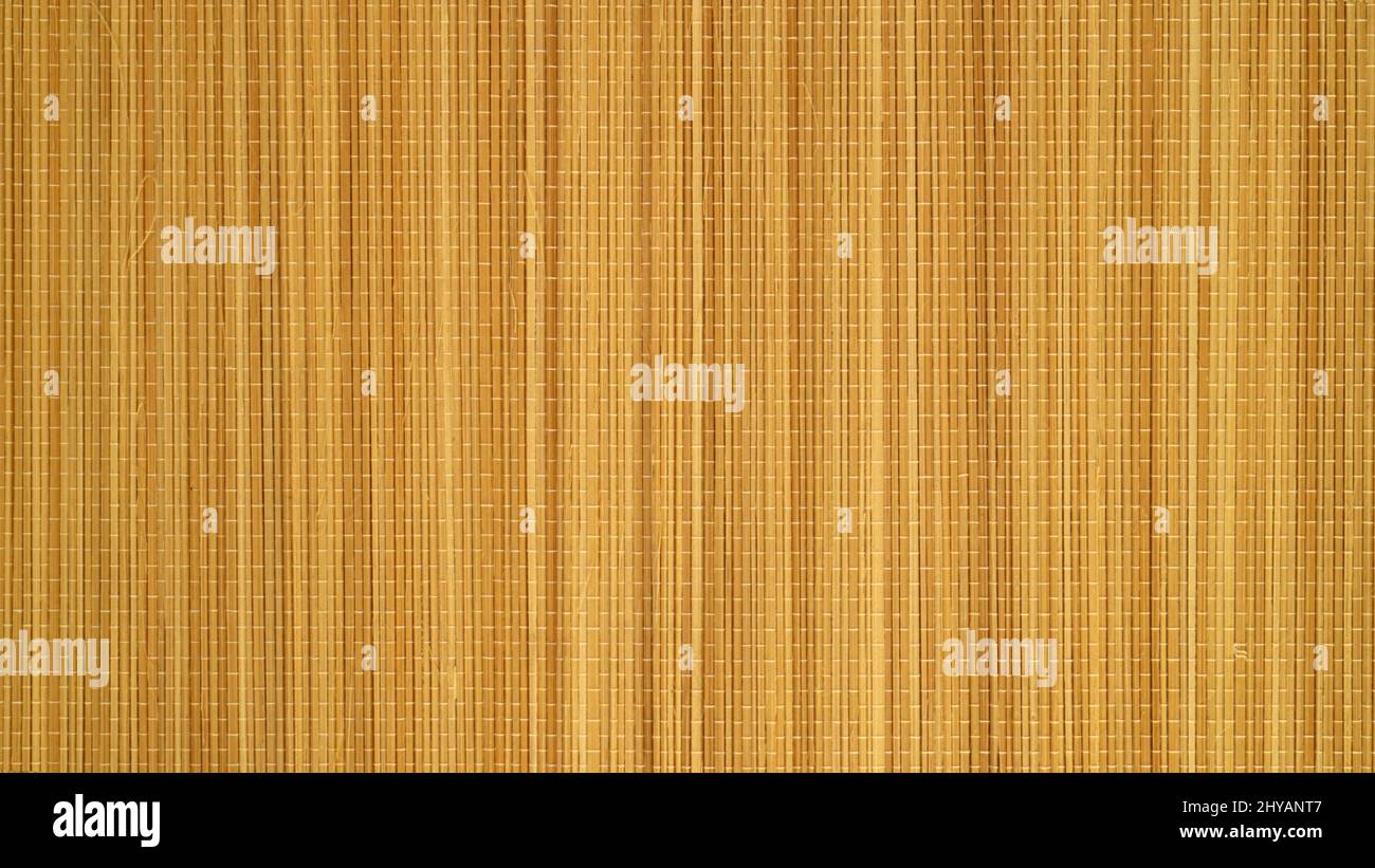 Gewebte Textur aus hellbraunen Stäben mit einem vertikalen Arrangement-Studiofoto Stockfoto