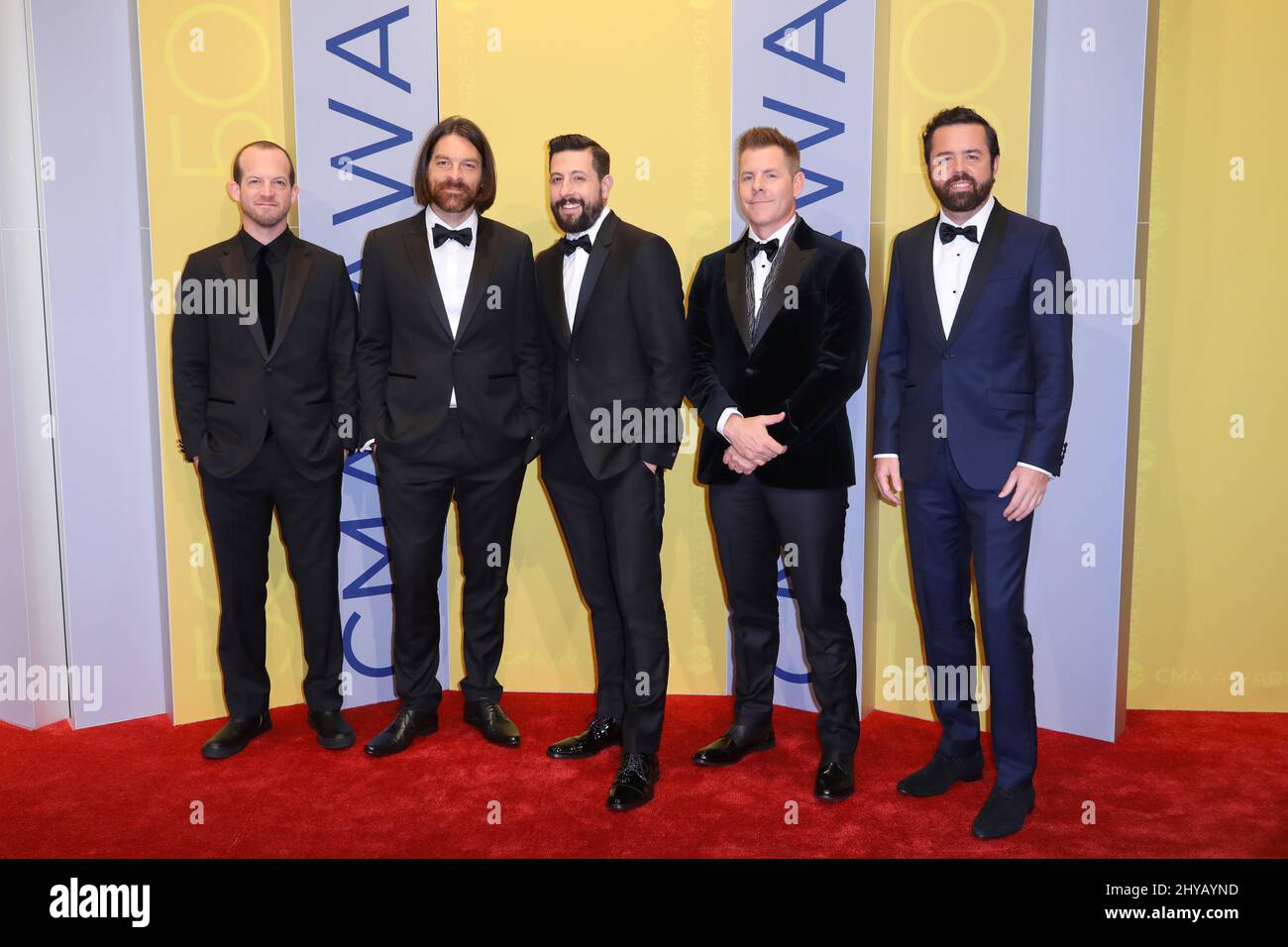 Old Dominion nimmt an den jährlichen CMA Awards 50. in der Bridgestone Arena Teil Stockfoto