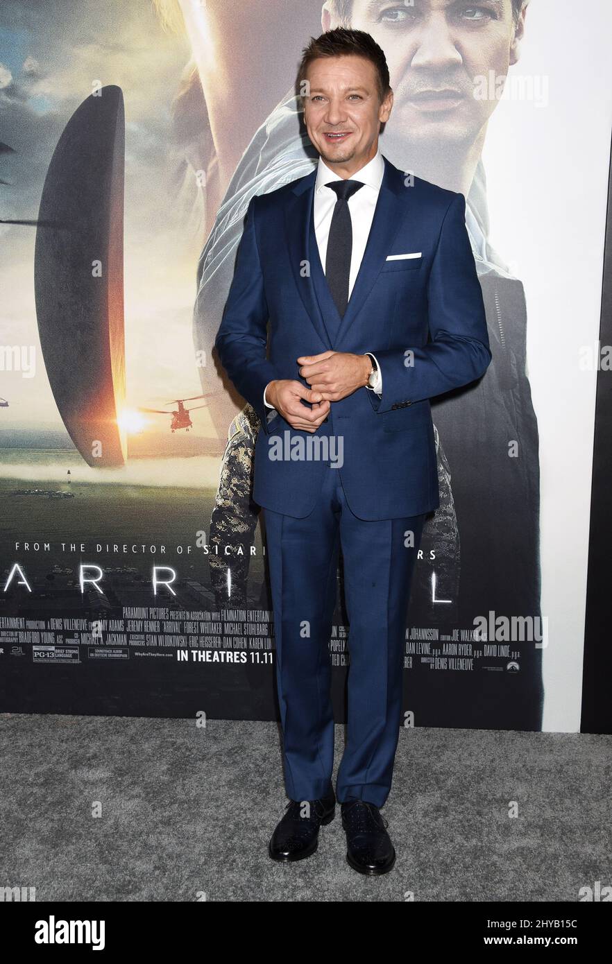 Jeremy Renner kommt bei der LA-Premiere von „Arrival“ am Sonntag, den 6. November 2016, im Regency Village Theatre in Los Angeles an. Stockfoto