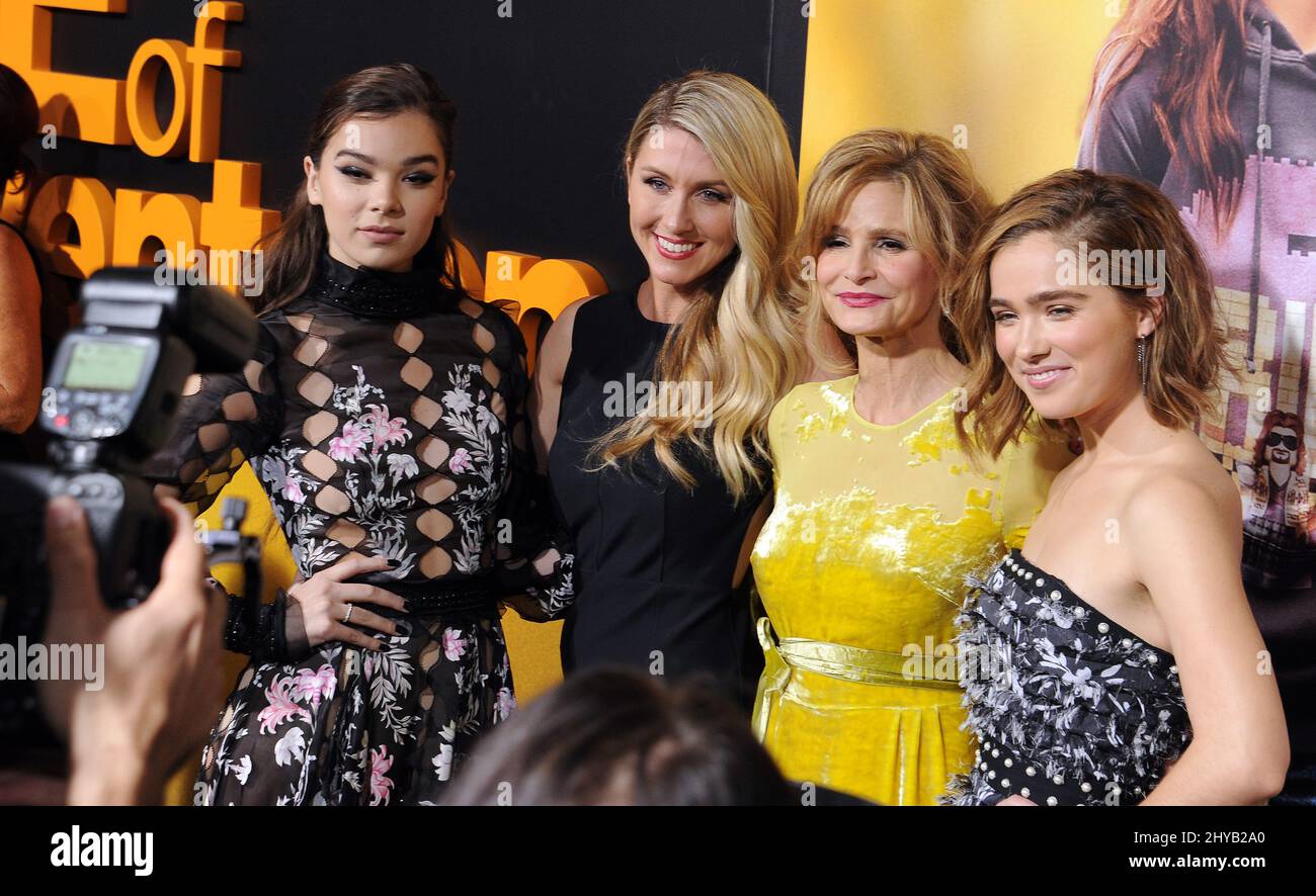 Hailee Steinfeld, Kelly Fremon Craig, Kyra Sedgwick, Haley Lu Richardson bei einer Sondervorführung des Films in den Regal LA LIVE Theatern am Mittwoch, den 9. November 2016, in Los Angeles. Stockfoto