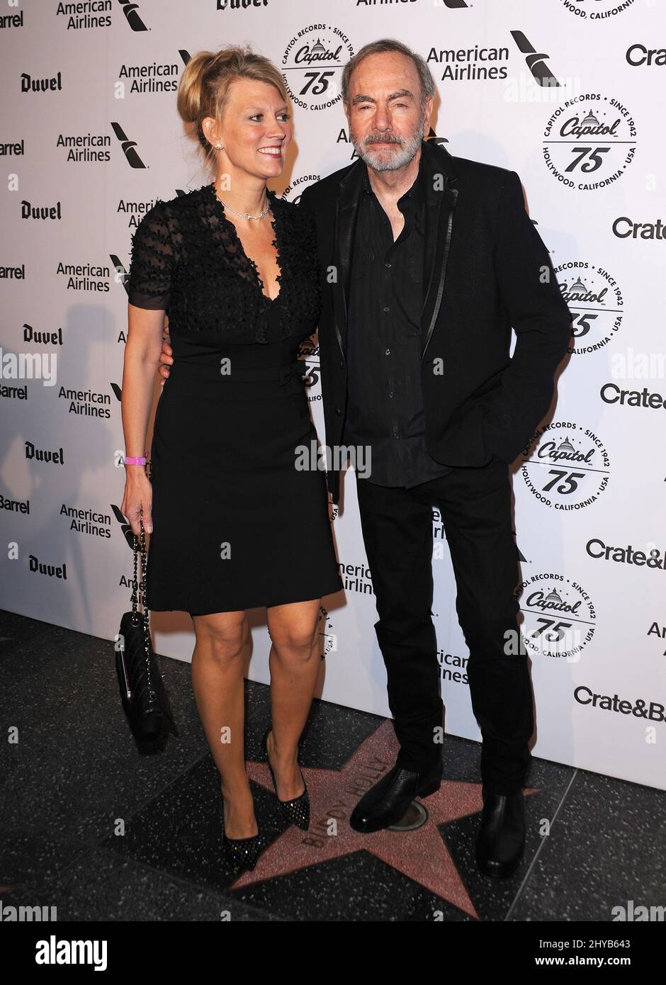 Neil Diamond, Katie McNeil bei der Capitol Records 75. Anniversary Gala in Los Angeles Stockfoto