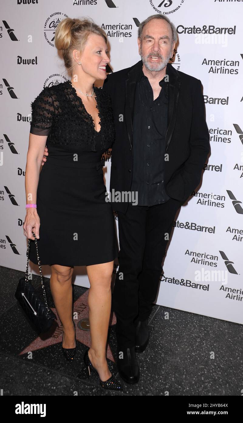 Neil Diamond, Katie McNeil bei der Capitol Records 75. Anniversary Gala in Los Angeles Stockfoto