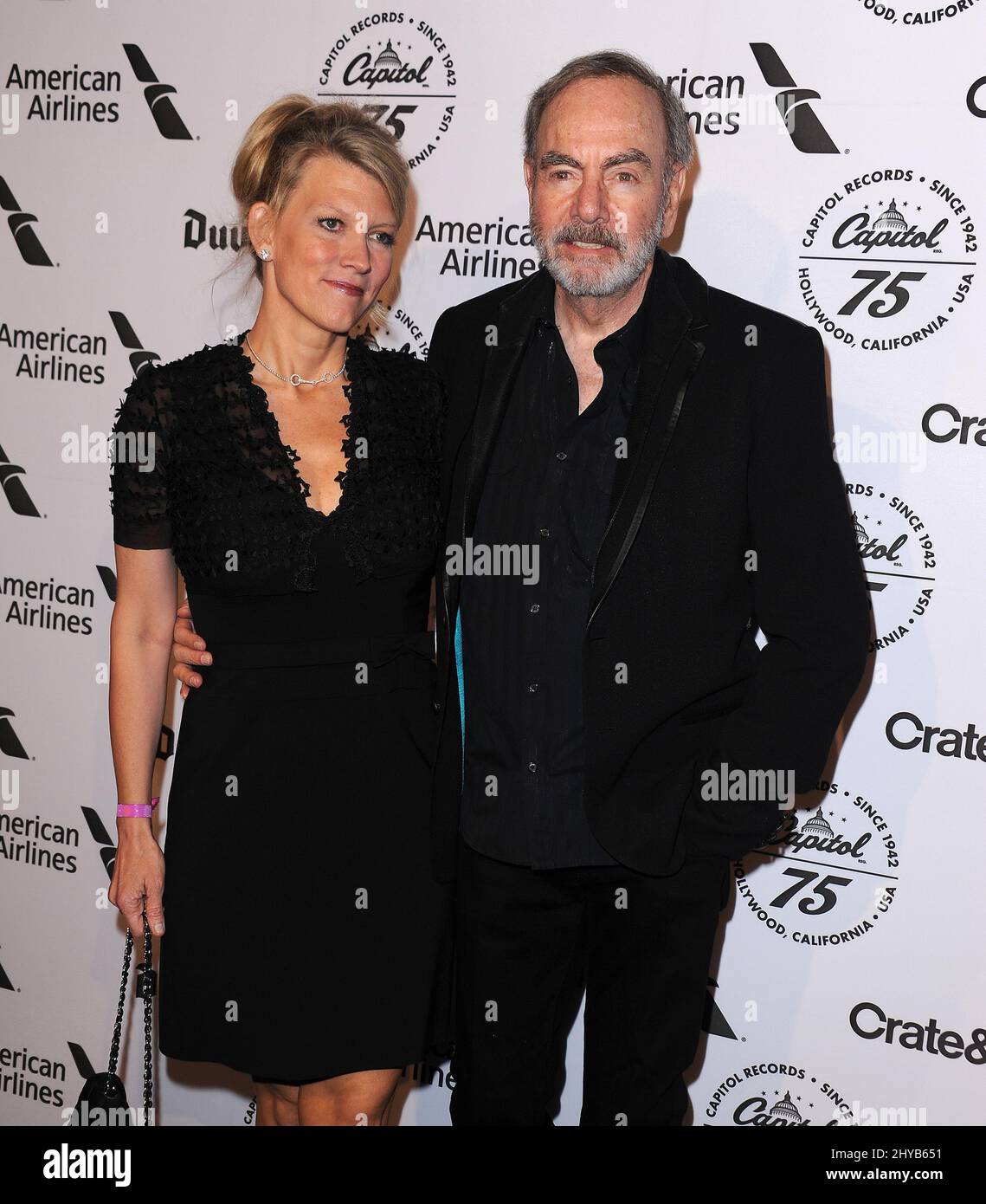 Neil Diamond, Katie McNeil bei der Capitol Records 75. Anniversary Gala in Los Angeles Stockfoto