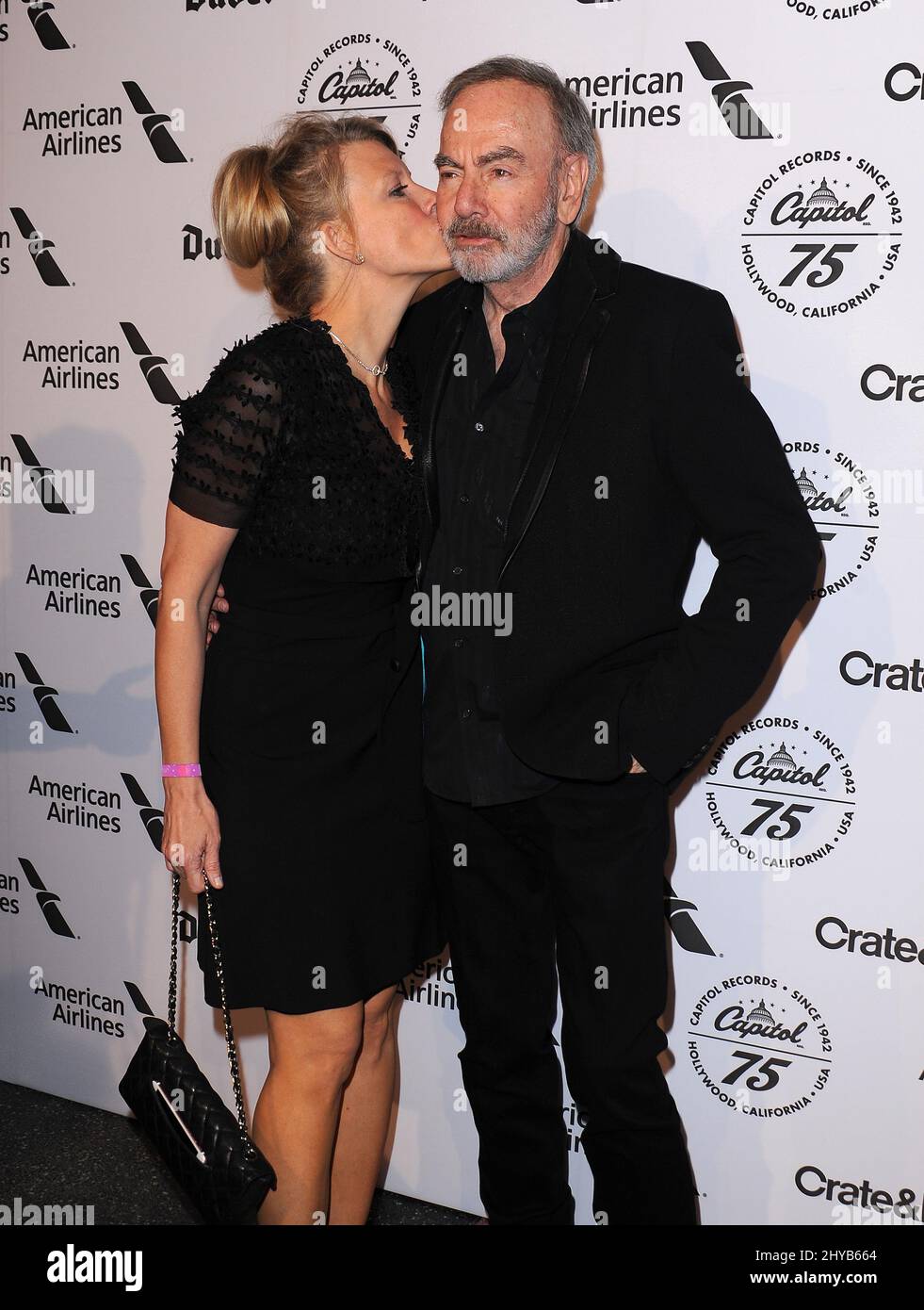 Neil Diamond, Katie McNeil bei der Capitol Records 75. Anniversary Gala in Los Angeles Stockfoto