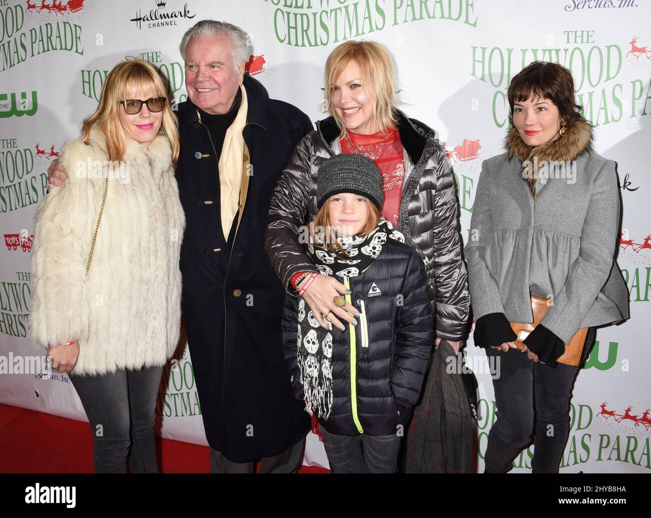 Courtney Wagner, Robert Wagner, Katie Wagner, Riley Lewis und Natasha Wagner nehmen an der jährlichen Hollywood Christmas Parade 85. auf dem Hollywood Blvd Teil. Stockfoto