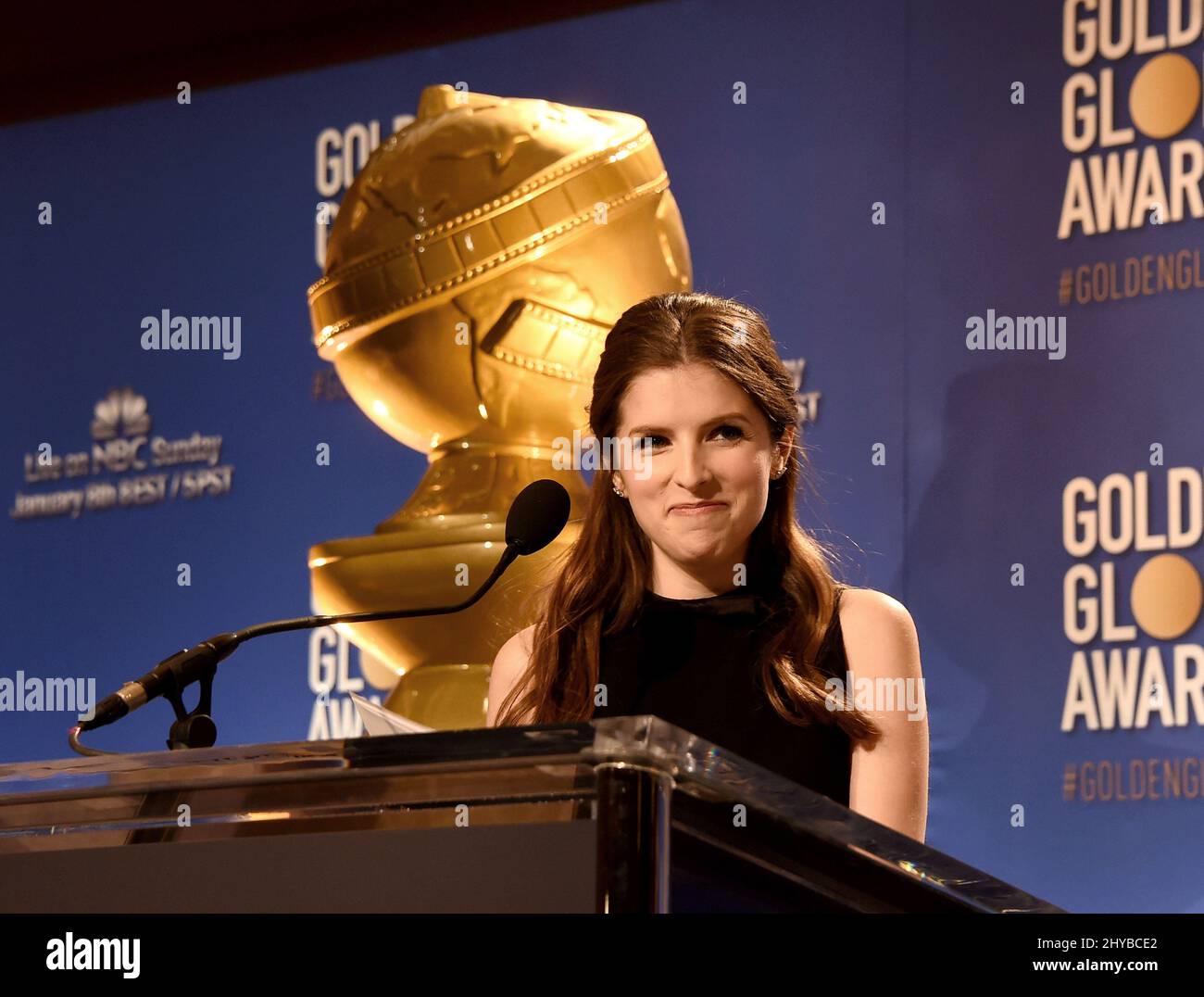 Anna Kendrick nimmt an den jährlichen Golden Globe Nominierungen 74. Teil Stockfoto