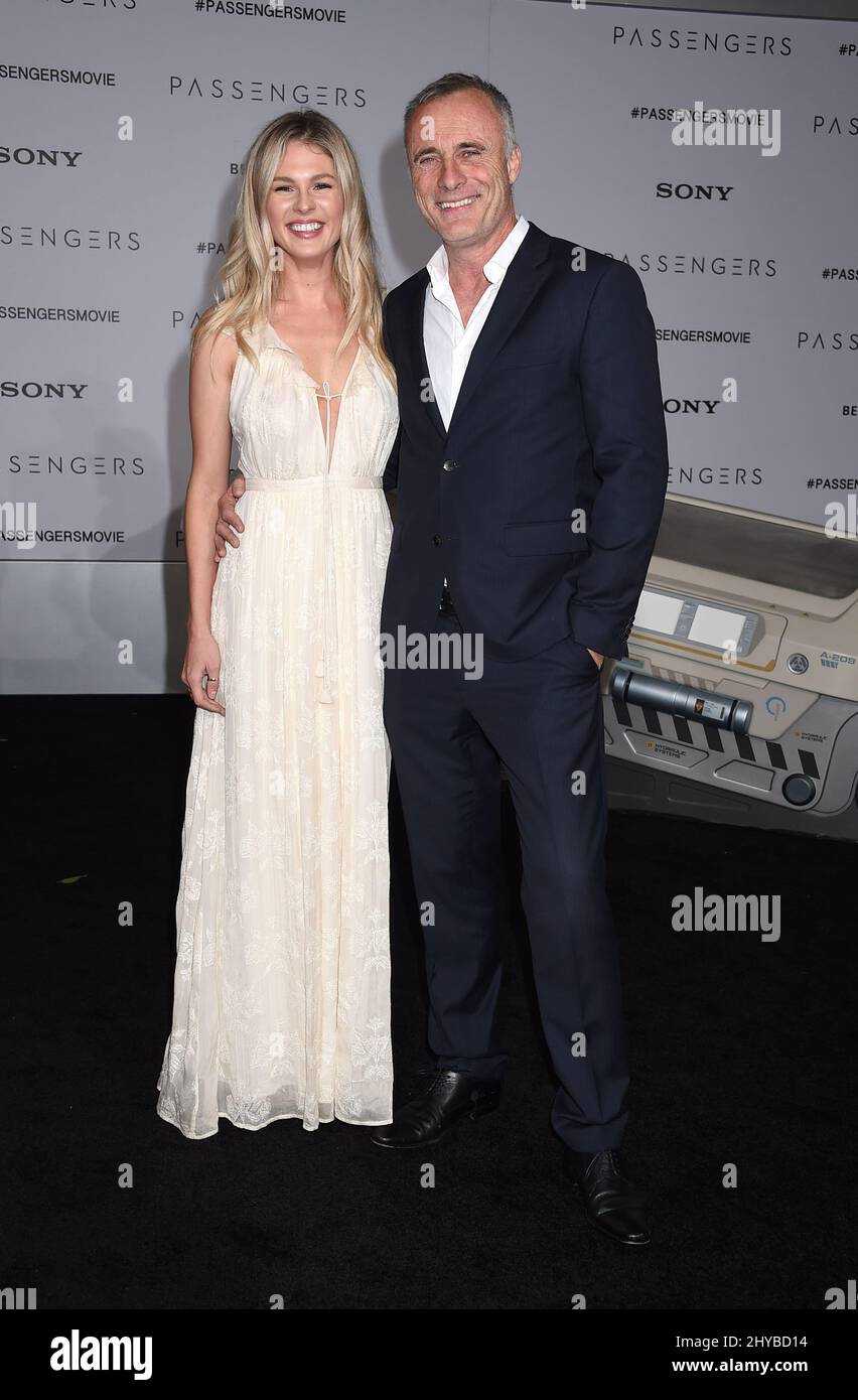 Timothy Murphy und Caitlyn Manley bei der „Passenger“-Weltpremiere im Regency Village Theatre in Los Angeles, USA Stockfoto