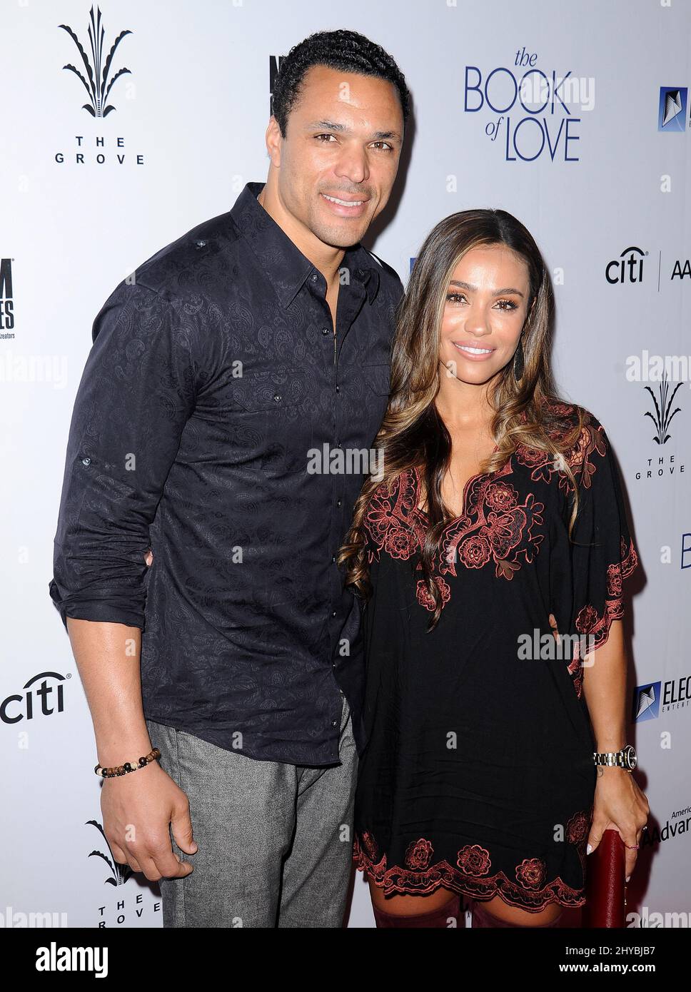 Tony Gonzalez, Oktober Gonzalez nimmt an der Premiere von „The Book of Love“ in Los Angeles im Grove Theatre Teil Stockfoto