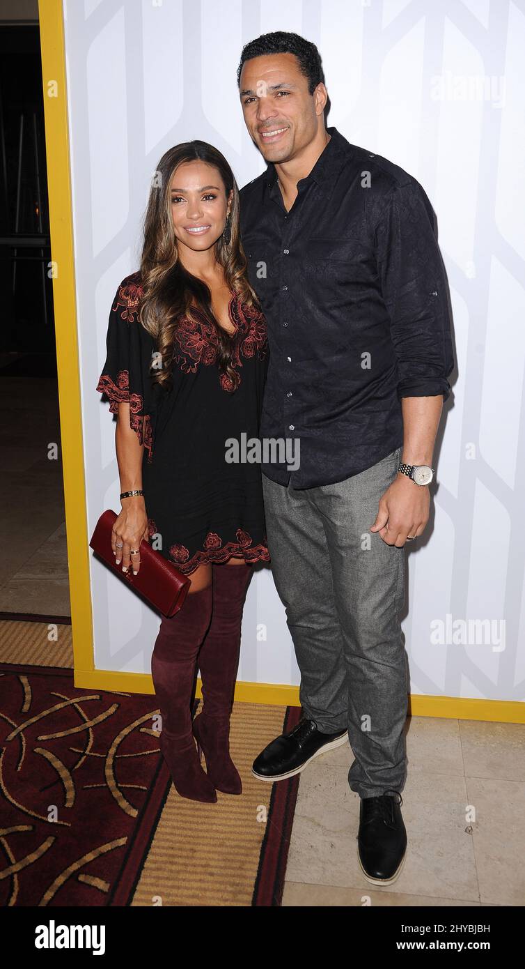 Tony Gonzalez, Oktober Gonzalez nimmt an der Premiere von „The Book of Love“ in Los Angeles im Grove Theatre Teil Stockfoto