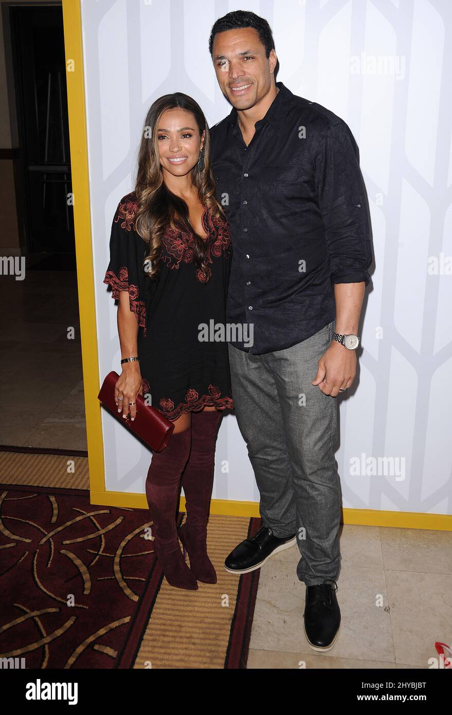 Tony Gonzalez, Oktober Gonzalez nimmt an der Premiere von „The Book of Love“ in Los Angeles im Grove Theatre Teil Stockfoto