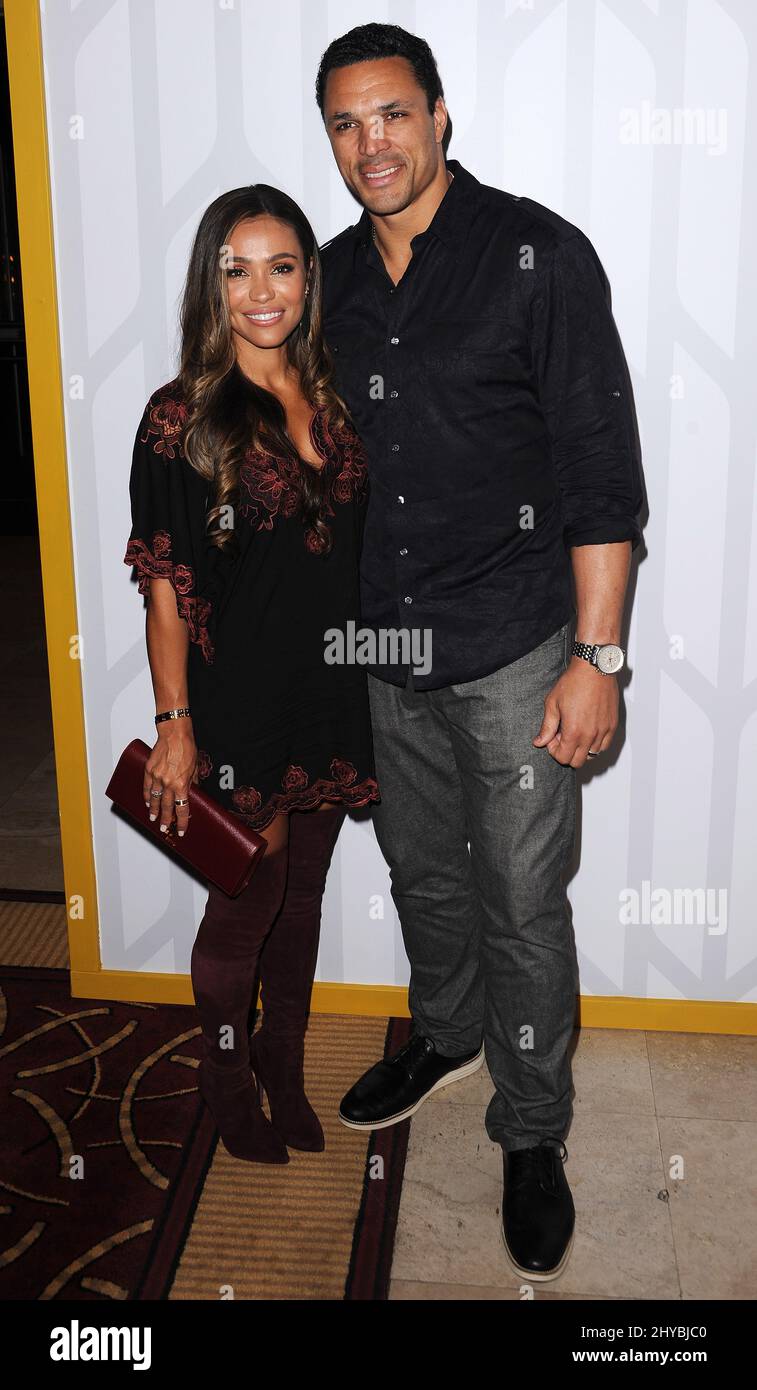 Tony Gonzalez, Oktober Gonzalez nimmt an der Premiere von „The Book of Love“ in Los Angeles im Grove Theatre Teil Stockfoto