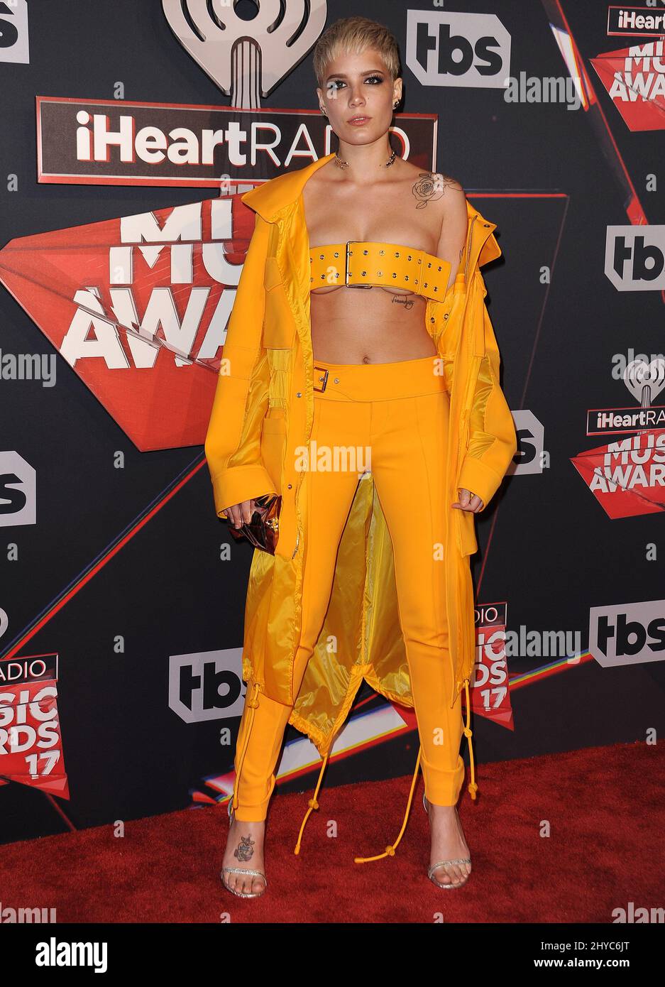 Halsey nimmt an den iHeart Radio Music Awards 2017 im Forum Teil Stockfoto