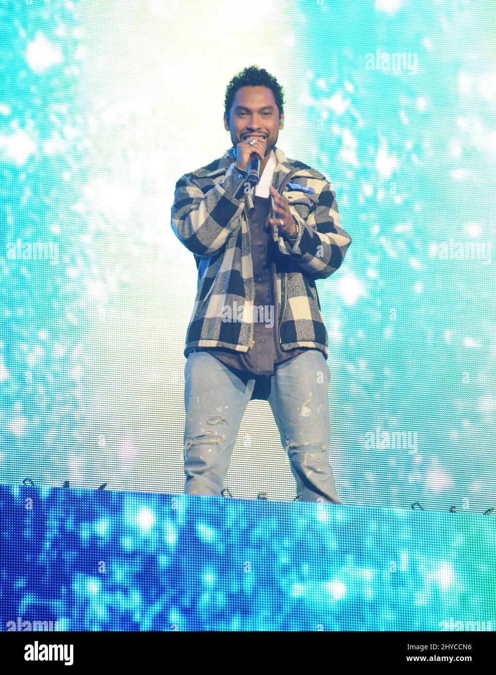 Miguel, der am Zedd teilnimmt, präsentiert ein ACLU-Benefizkonzert im Stapler Center Stockfoto