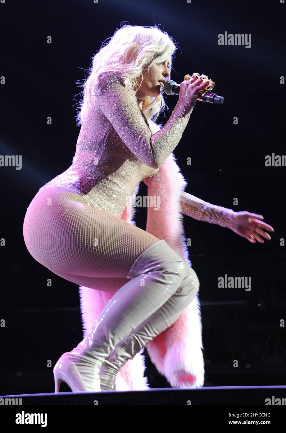 Bebe Rexha, die am Zedd teilnehmen, präsentiert ein ACLU Benefizkonzert im Stapler Center Stockfoto