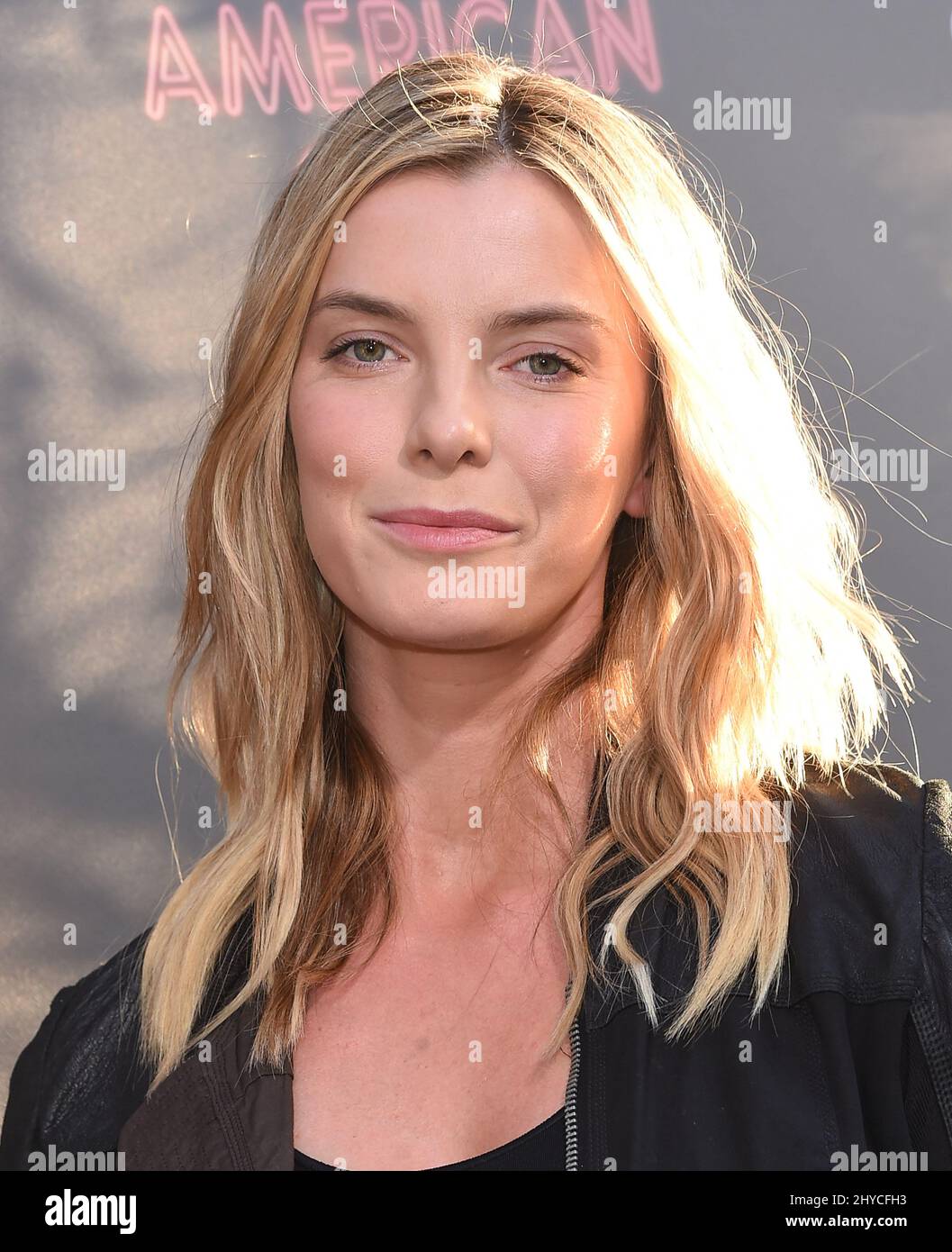 Betty Gilpin bei der Premiere von „American Gods“ im Cinerama Dome in