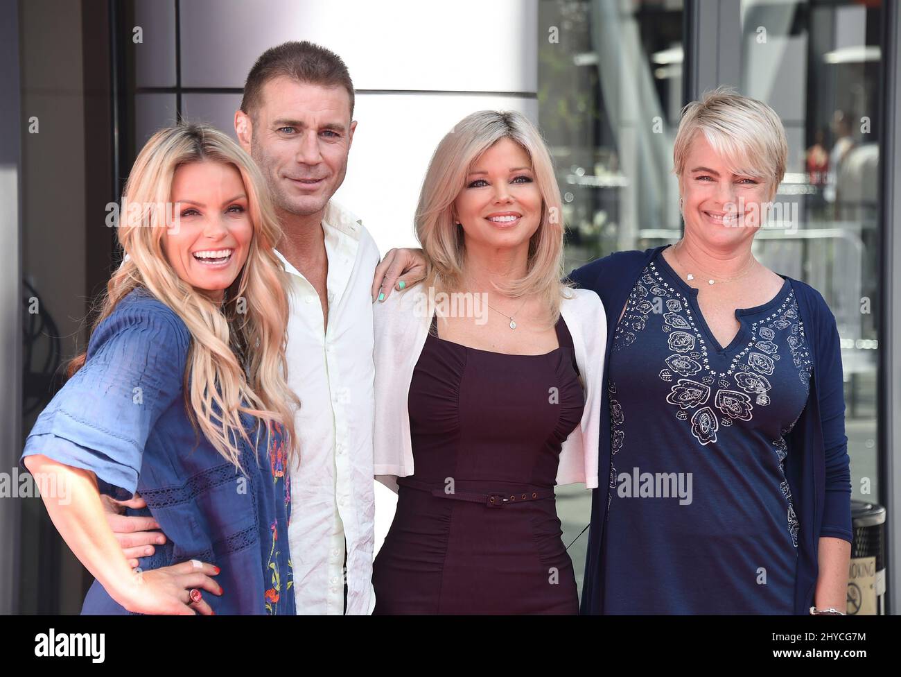 Kelly Packard, Donna D'Errico, Jaason Simmons und Erika Eleniak nehmen am ersten Baywatch SlowMo Marathon Teil, einem zermürbenden 0,2km, der komplett in Zeitlupe auf dem Microsoft Square in Los Angeles ausgetragen werden muss Leben in Los Angeles, USA Stockfoto