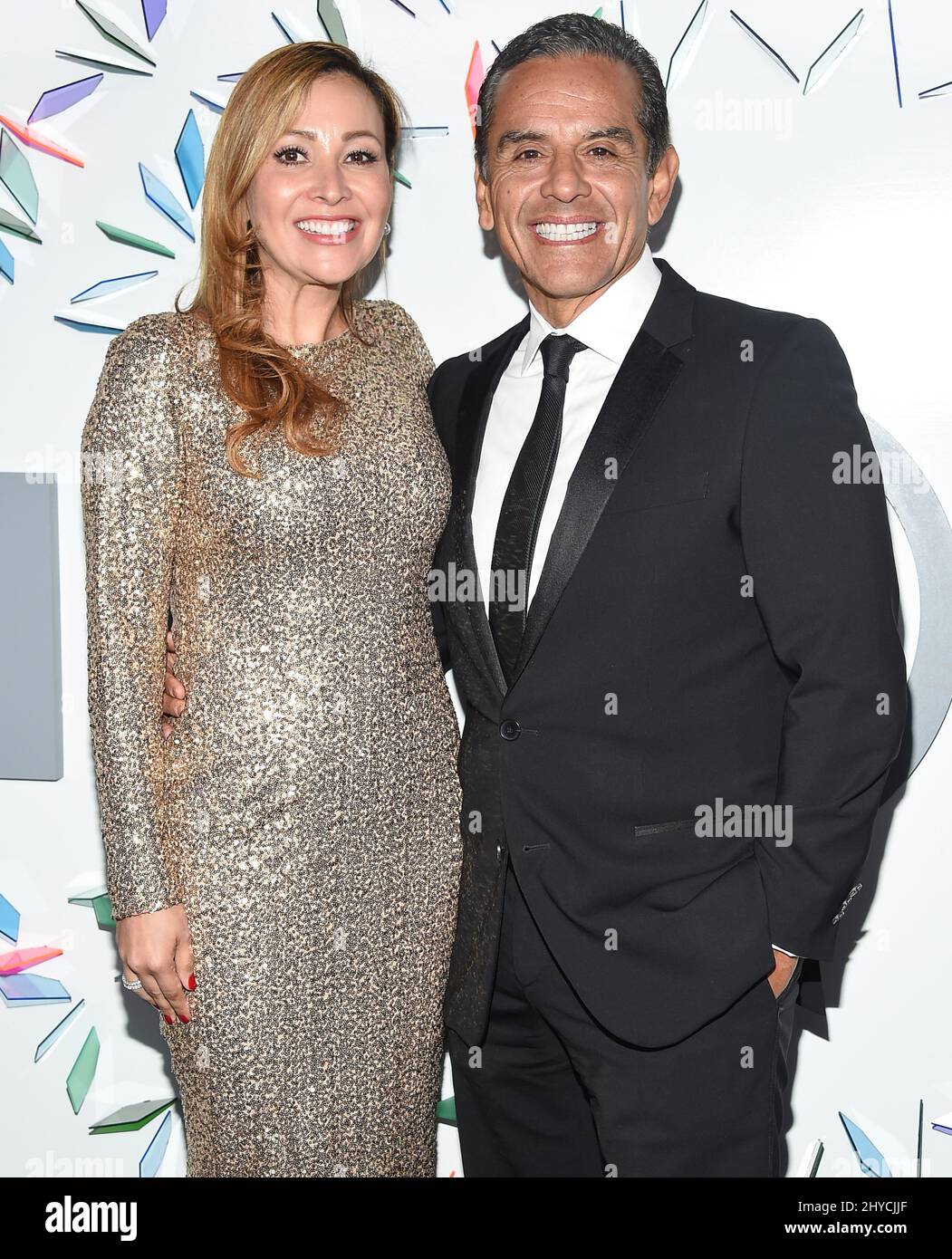 Antonio Villaraigosa und Patricia Govea bei der Ankunft im UCLA Mattel Kinderkrankenhaus Kaleidoskop 5: Licht um 3Labs Uhr. Stockfoto