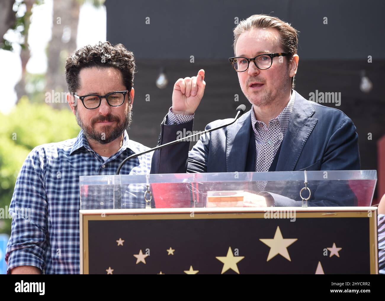 J.J. Abrams und Matt Reeves nehmen an der Keri Russell Hollywood Walk of Fame-Starzeremonie auf dem Hollywood Blvd Teil Stockfoto