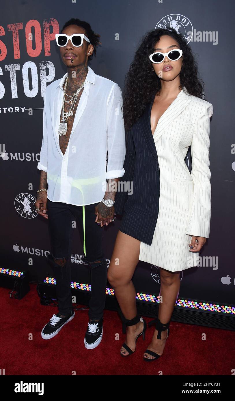 Wiz Khalifa und Izabela Guedes bei der Premiere von „Can't Stop, Won't Stop: A Bad Boy Story“ in der Writers Guild of America in Los Angeles, USA Stockfoto