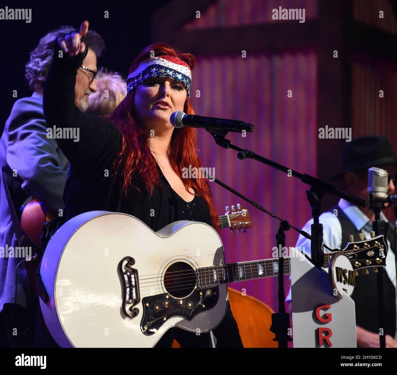 Wynonna Judd auf der Bühne während der Grand Ole Opry Total Eclipse Show im Grand Ole Opry, Nashville Stockfoto