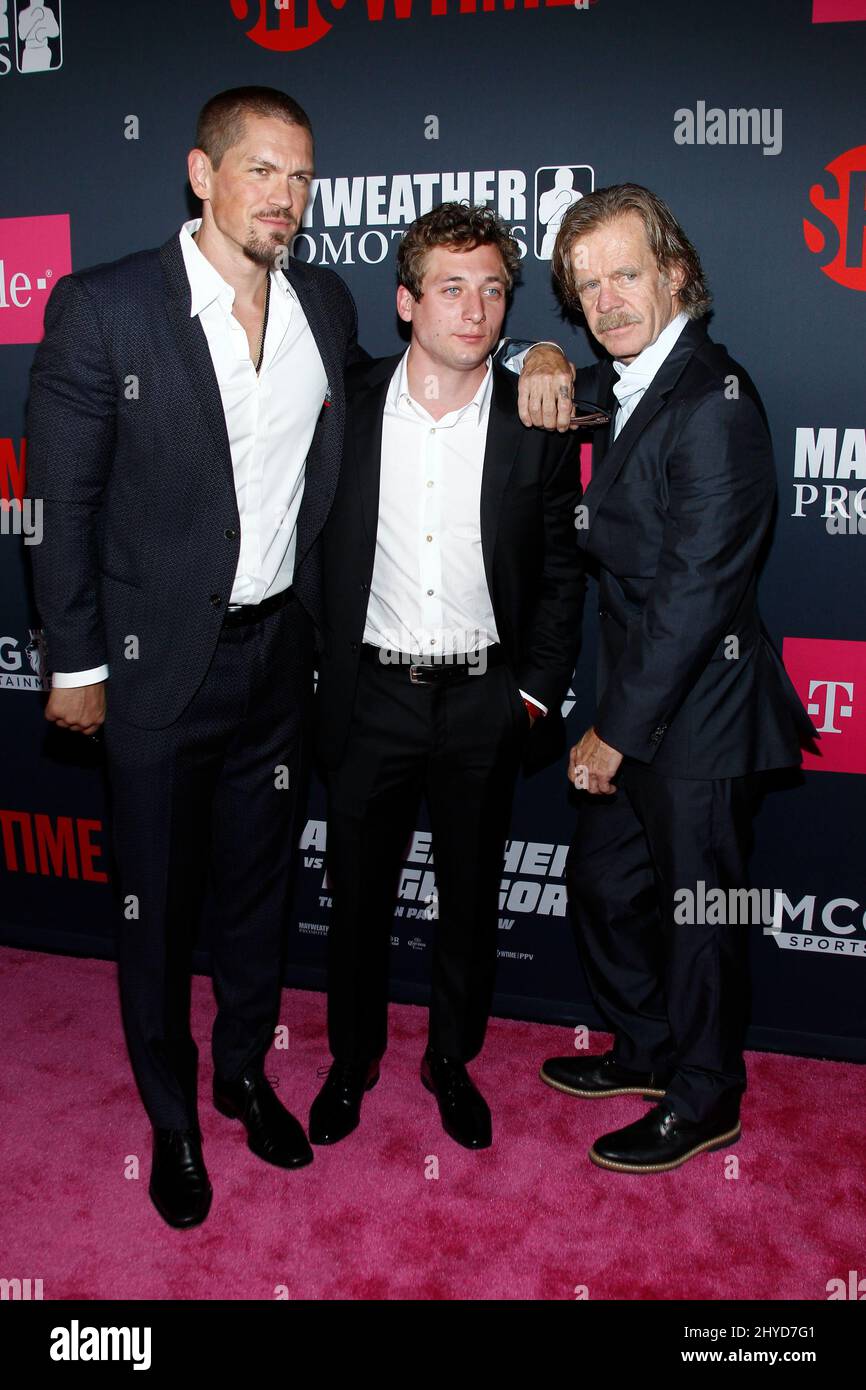 Steve Howey, Jeremy Allen White, William H. Macy kommen zur Showtime Mayweather vs. McGregor Pre-Event VIP Party Red Carpet in der T-Mobile Arena, Las Vegas Stockfoto