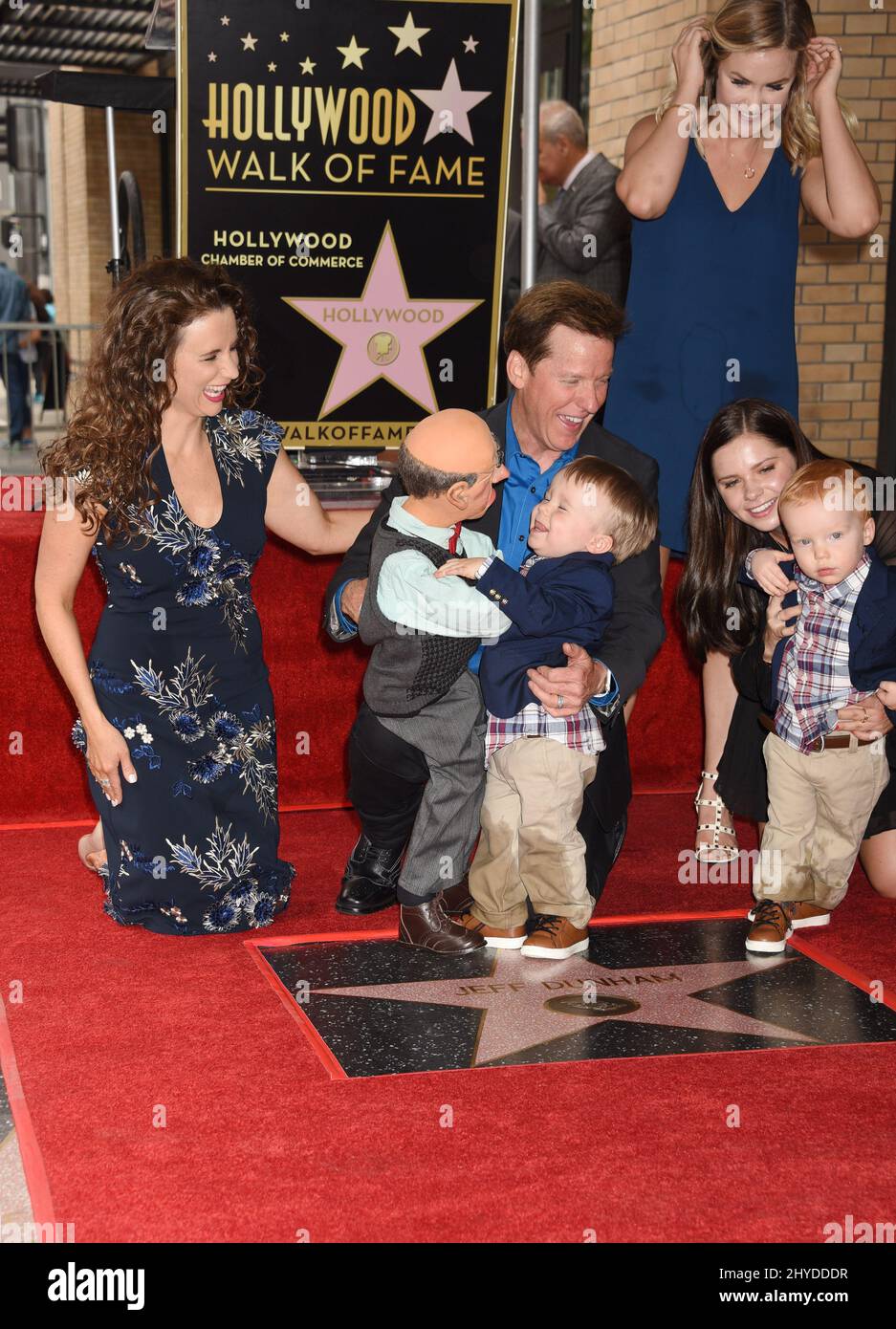 Die Töchter Audrey Dunham, Walter, Jeff Dunham, Jack Dunham, James Dunham und Dunham nahmen an der Zeremonie zum Jeff Dunham Walk of Fame in Los Angeles Teil Stockfoto