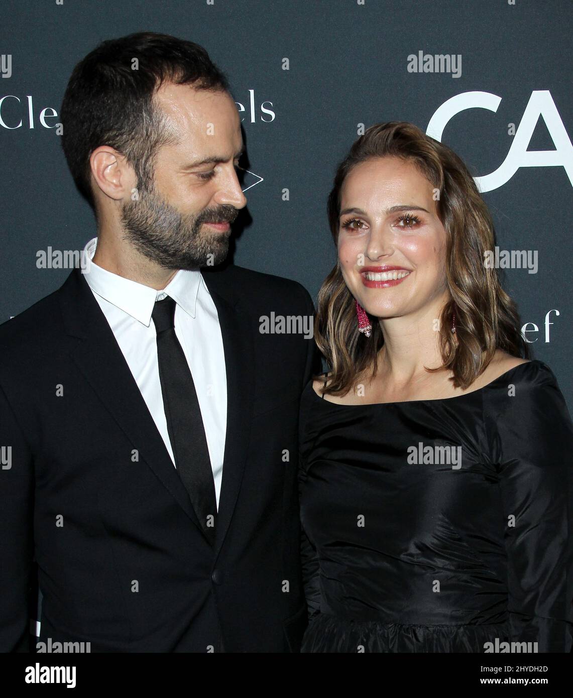 Natalie Portman und Benjamin Millepied kommen als L.A. an Das Dance Project veranstaltet jährlich eine Gala und enthüllt neue Firmenräume in der Innenstadt von Los Angeles Stockfoto