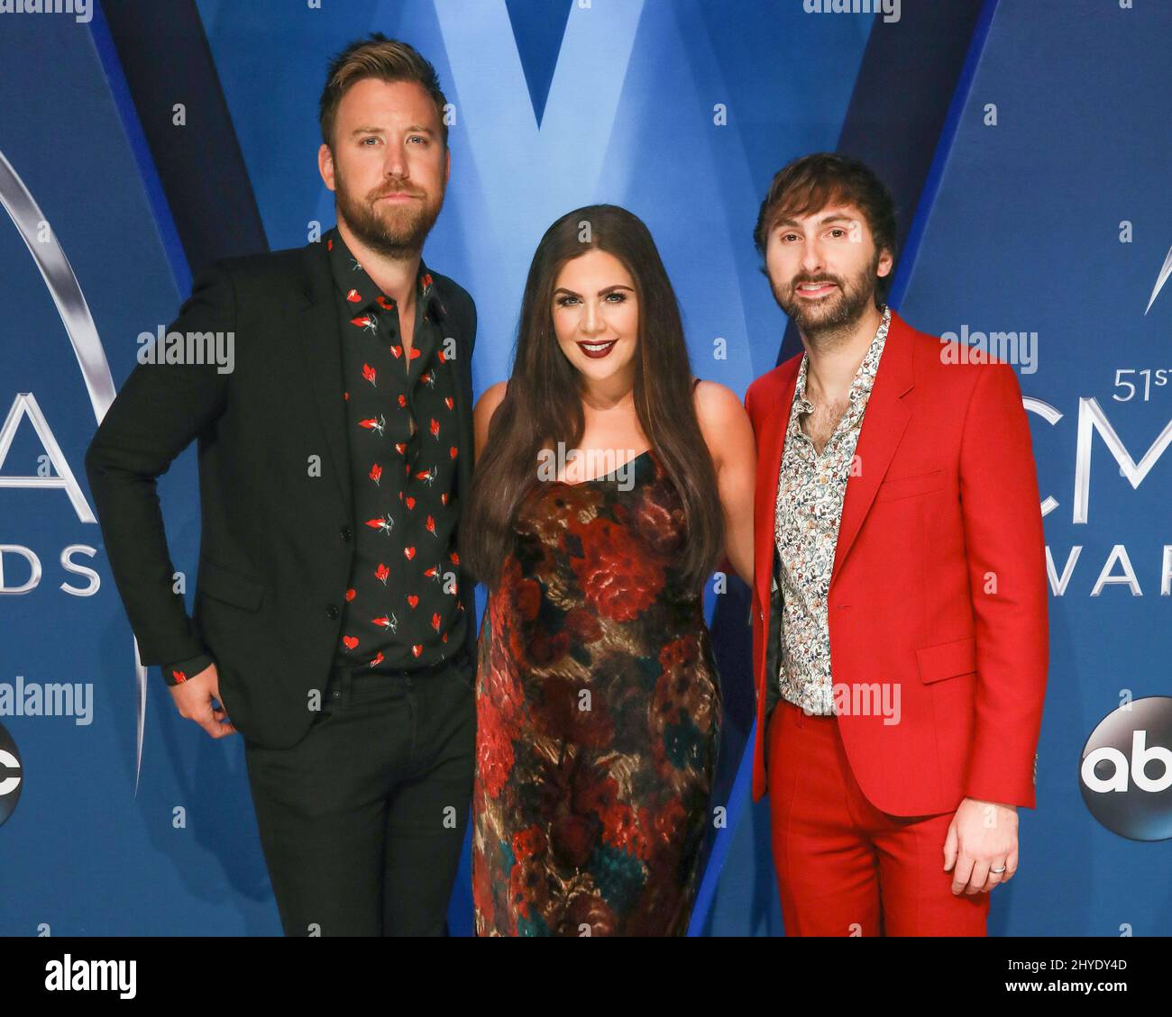 Dave Haywood und Hillary Scott und Charles Kelley von Lady Antebellum nahmen an den jährlichen Country Music Association Awards 51. in der Bridgestone Arena in Nashville, Tennessee, Teil Stockfoto