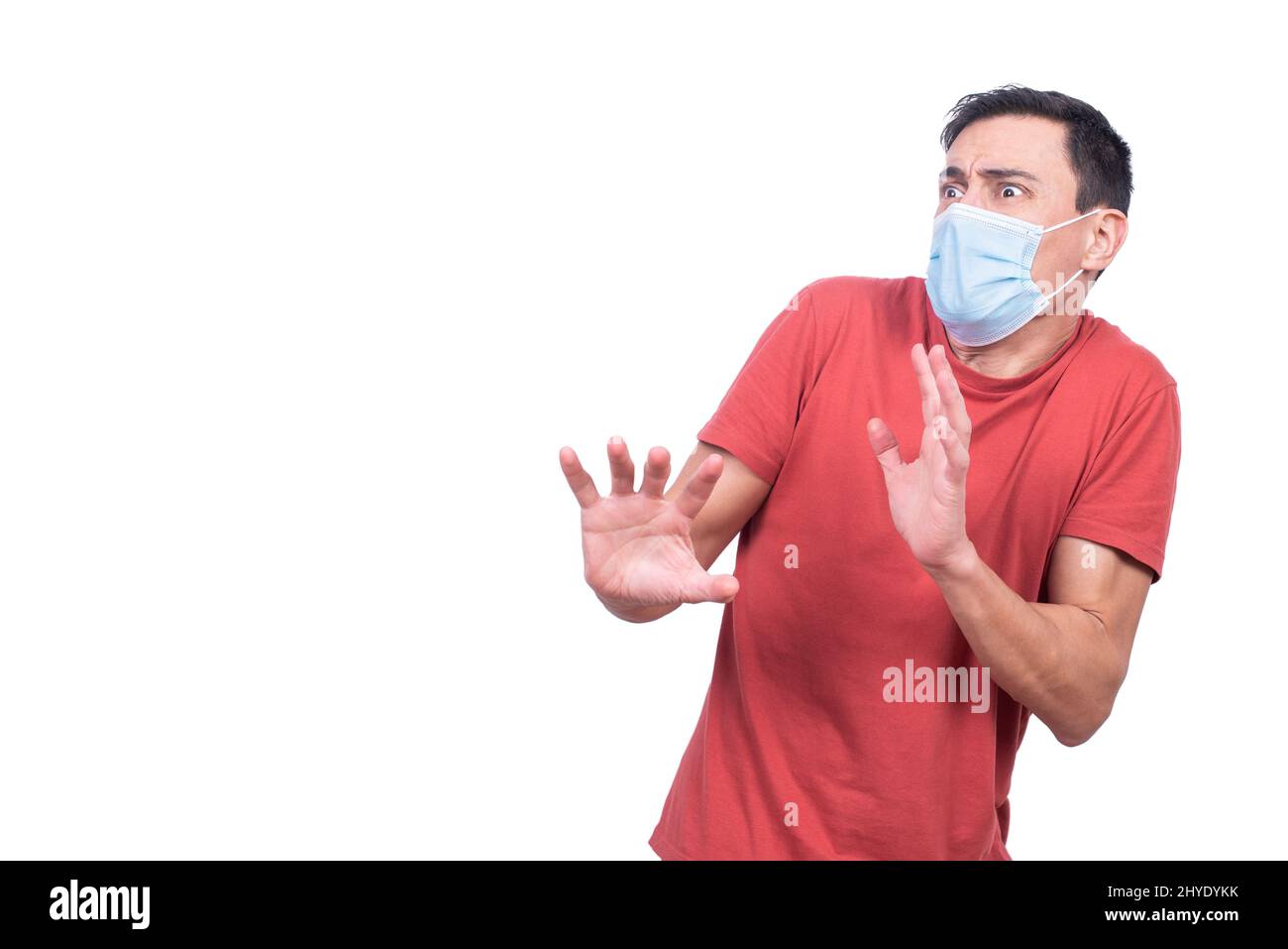 Erschrocken Mann in Schutzmaske während Coronavirus Pandemie Stockfoto