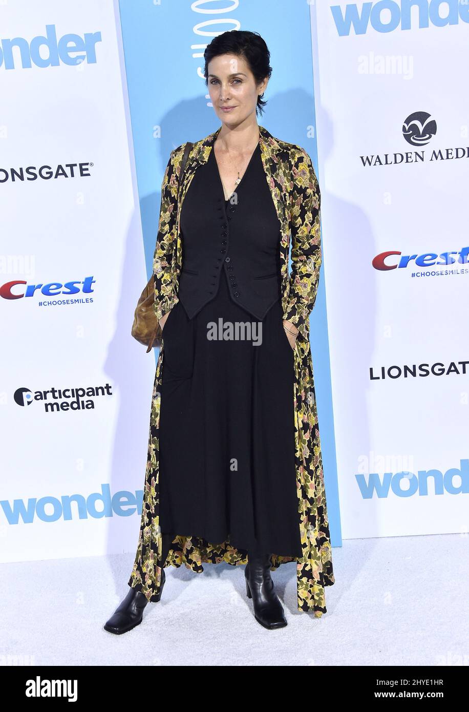 Carrie-Anne Moss bei der Premiere von Wonder in Westwood, Kalifornien Stockfoto