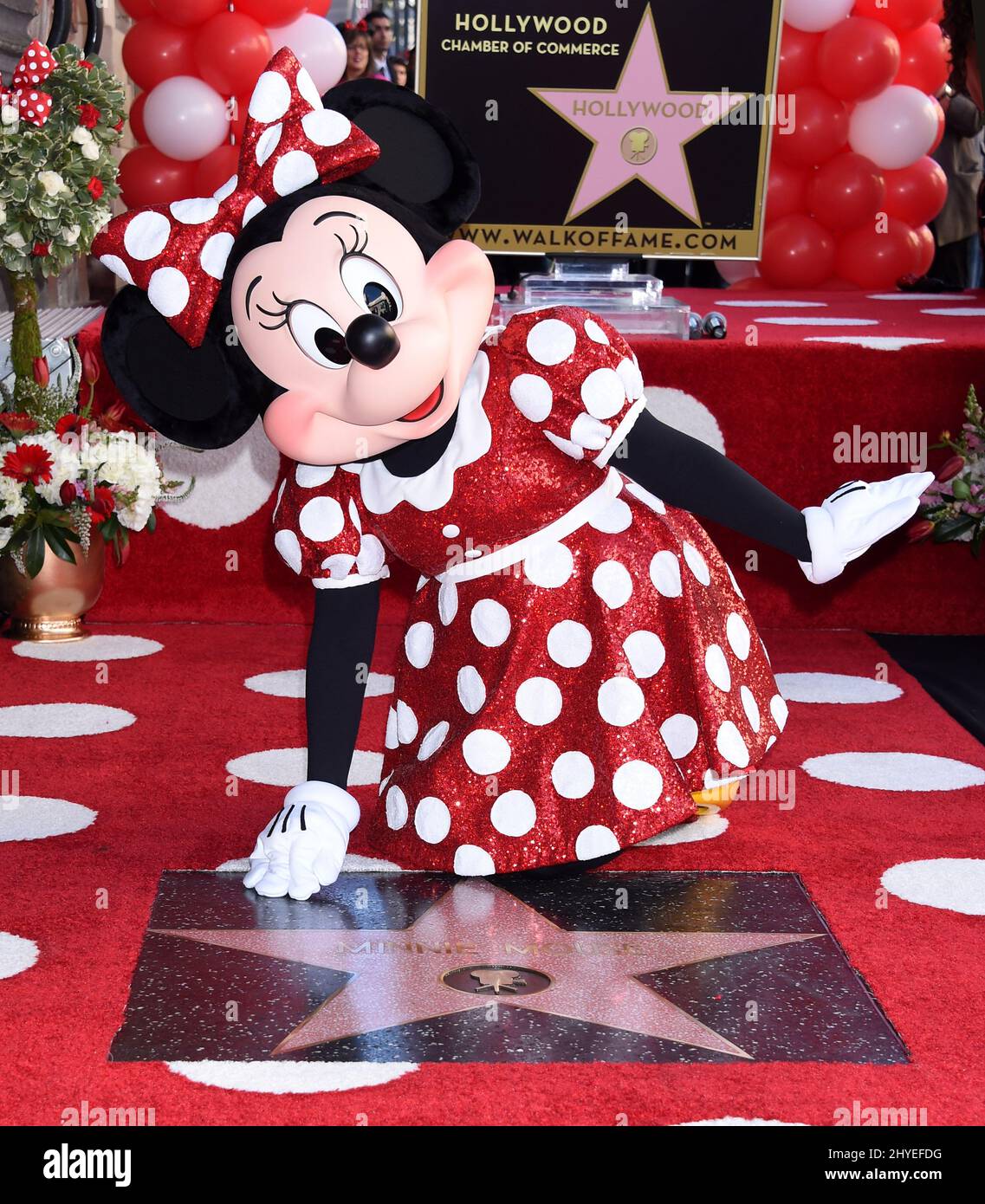 Minnie Mouse feiert 90.-jähriges Jubiläum mit Star auf dem Hollywood Walk of Fame Stockfoto