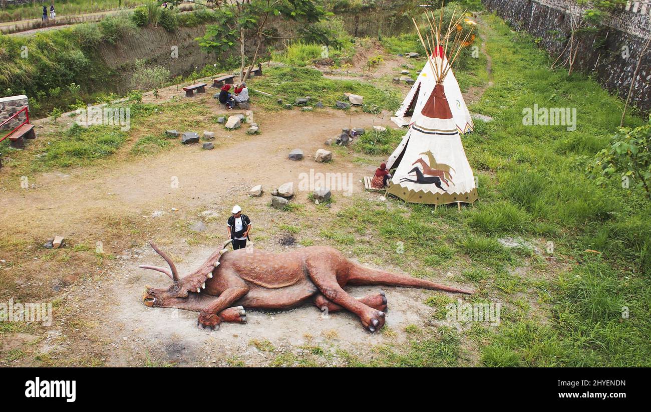 Alte Tierstatue auf den Weltdenkmalen - Merapi Park, Yogyakarta Stockfoto