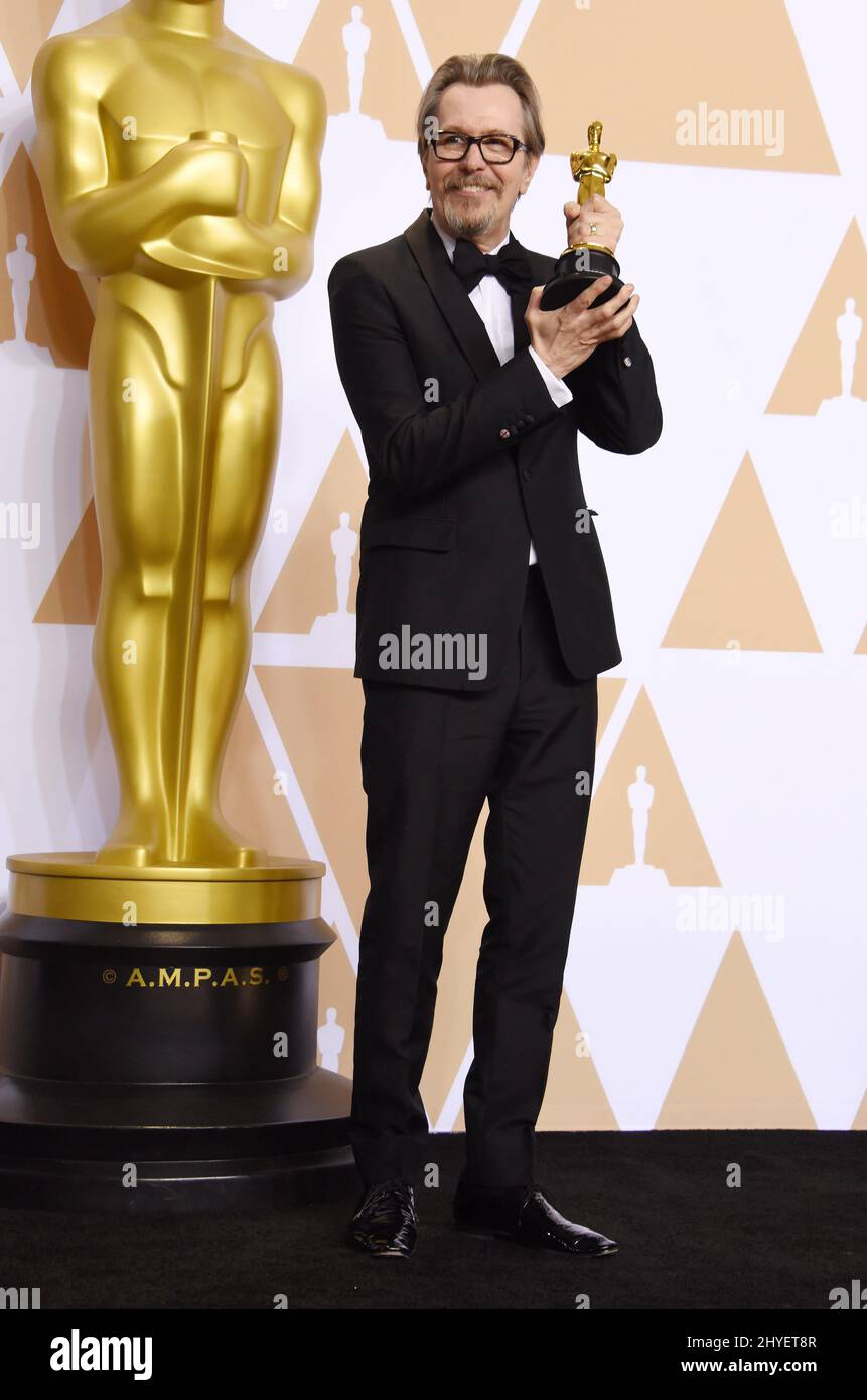Gary Oldman im Presseraum bei den Academy Awards 90. Stockfoto