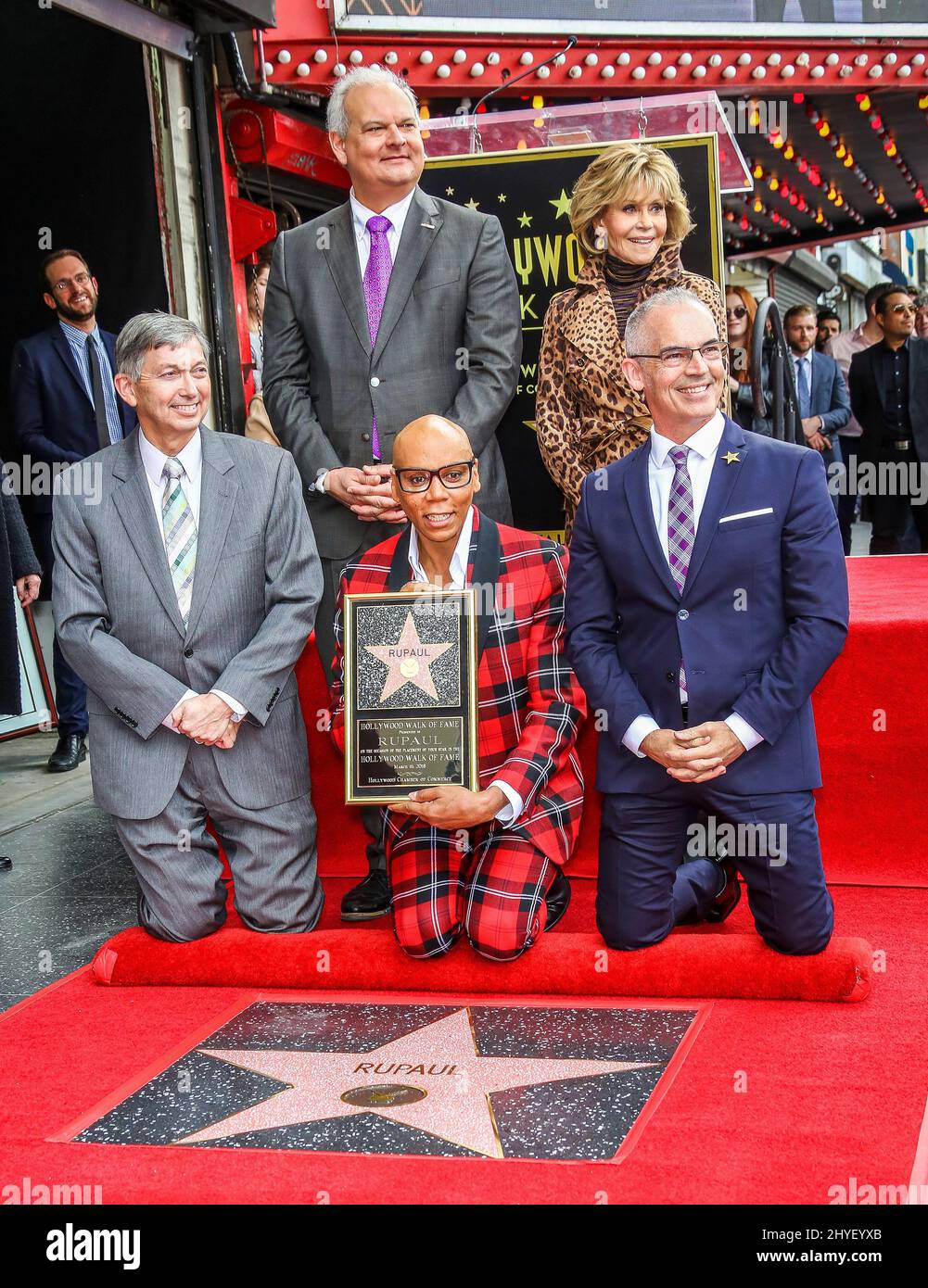 Jane Fonda begleitet RuPaul bei ihrer Hollywood Walk of Fame-Starzeremonie am 16. März 2018 in Hollywood, CA. Stockfoto