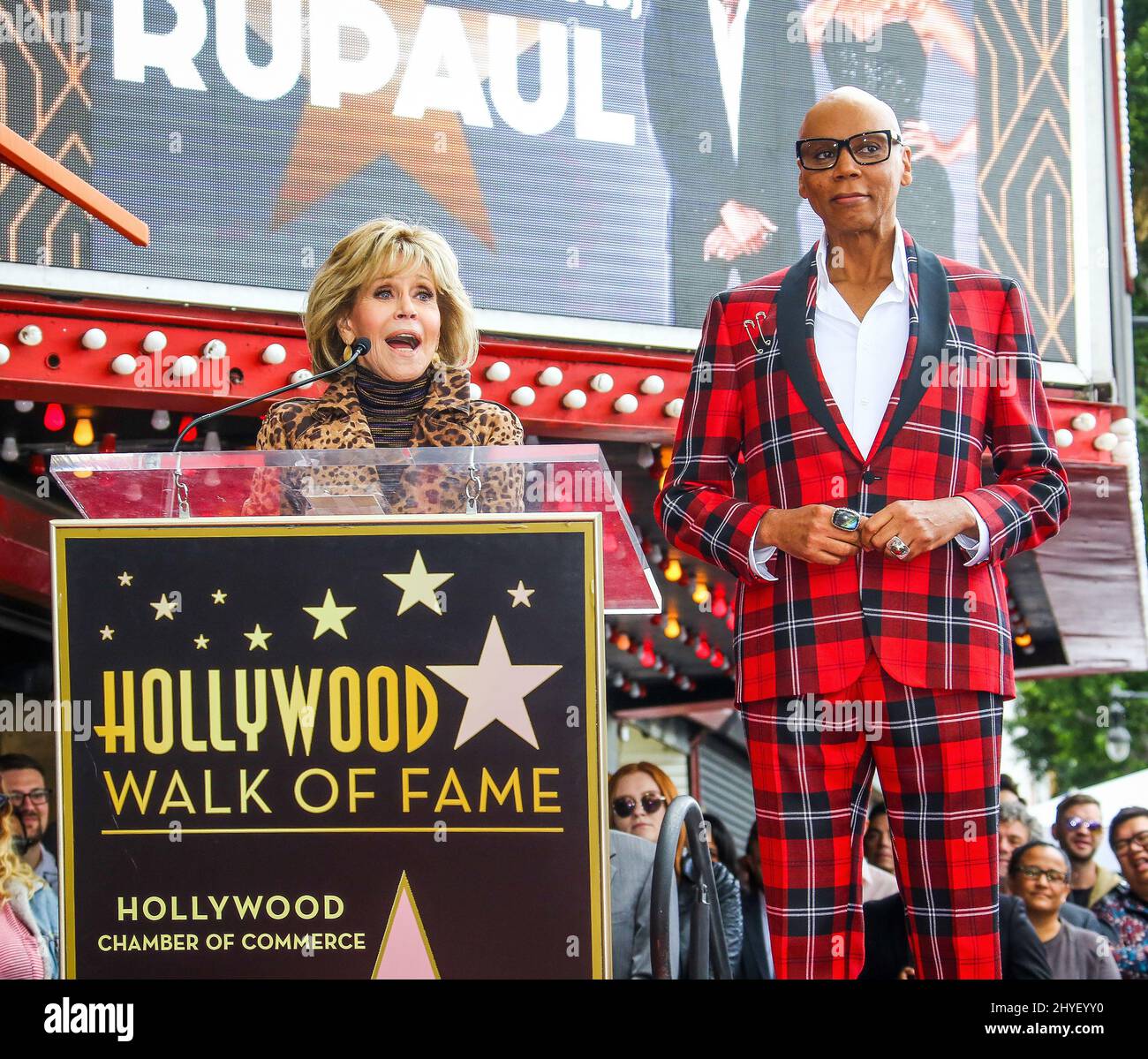 Jane Fonda begleitet RuPaul bei ihrer Hollywood Walk of Fame-Starzeremonie am 16. März 2018 in Hollywood, CA. Stockfoto