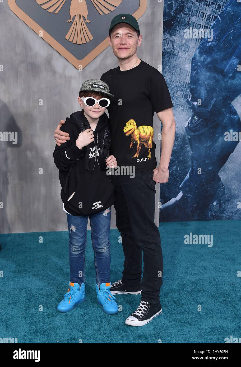 Burn Gorman und Max Gorman bei der globalen Premiere des „Pacific Rim Uprising“ im Chinese Theatre am 21. März 2018 in Hollywood, CA. Stockfoto