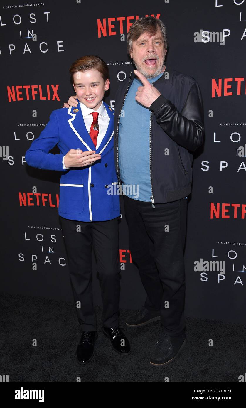 Maxwell Jenkins und Mark Hamill bei der Netflix-Premiere der Saison 1 „Lost in Space“ am 9. April 2018 in Hollywood, CA, im Cinerama Dome. Stockfoto