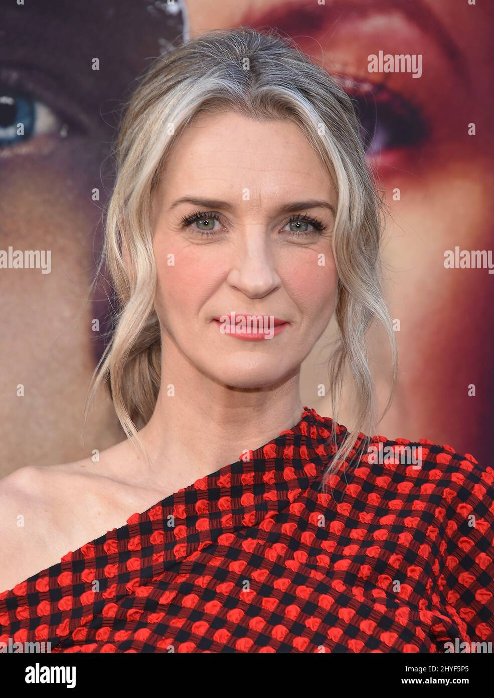 Ever Carradine bei der Hulus „The Handmaid's Tale“-Saison 2 Premiere im Chinese Theatre am 19. April 2018 in Hollywood, CA. Stockfoto