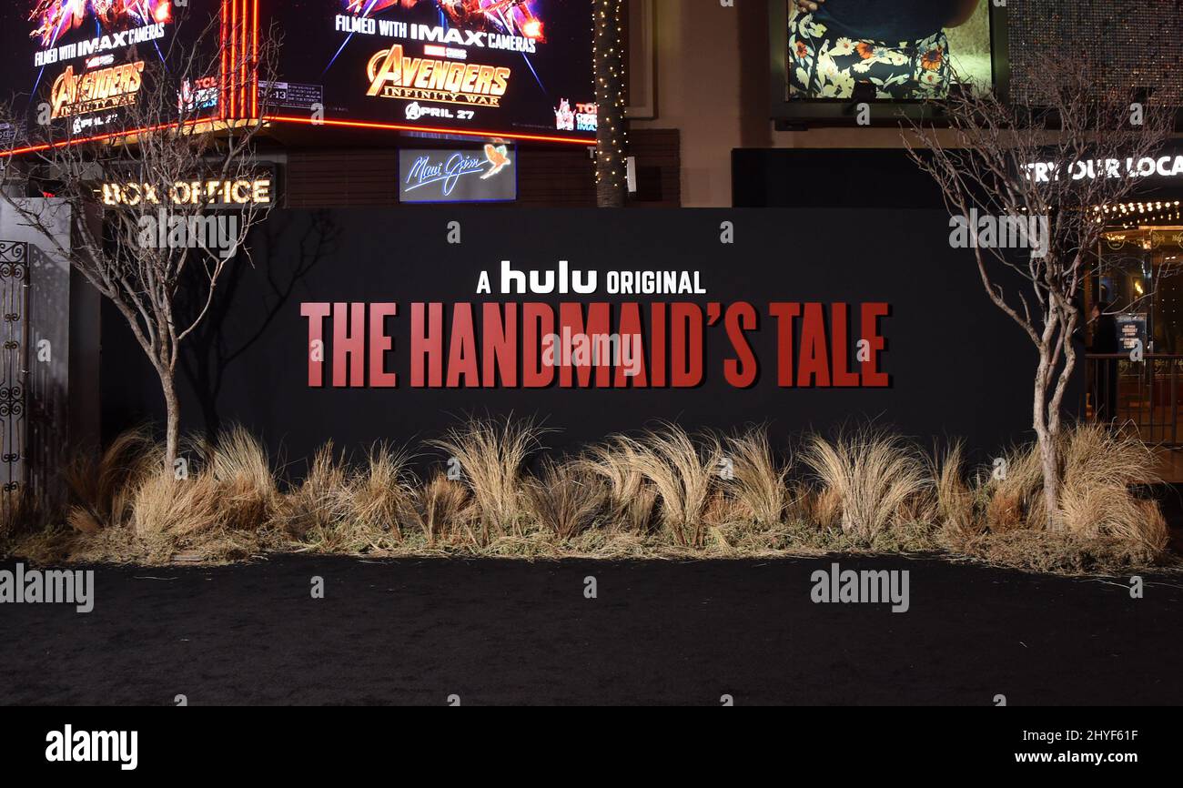 Atmosphäre bei Hulus „The Handmaid's Tale“-Premiere in der Saison 2, die am 19. April 2018 im TCL Chinese Theatre in Hollywood, CA, stattfand Stockfoto