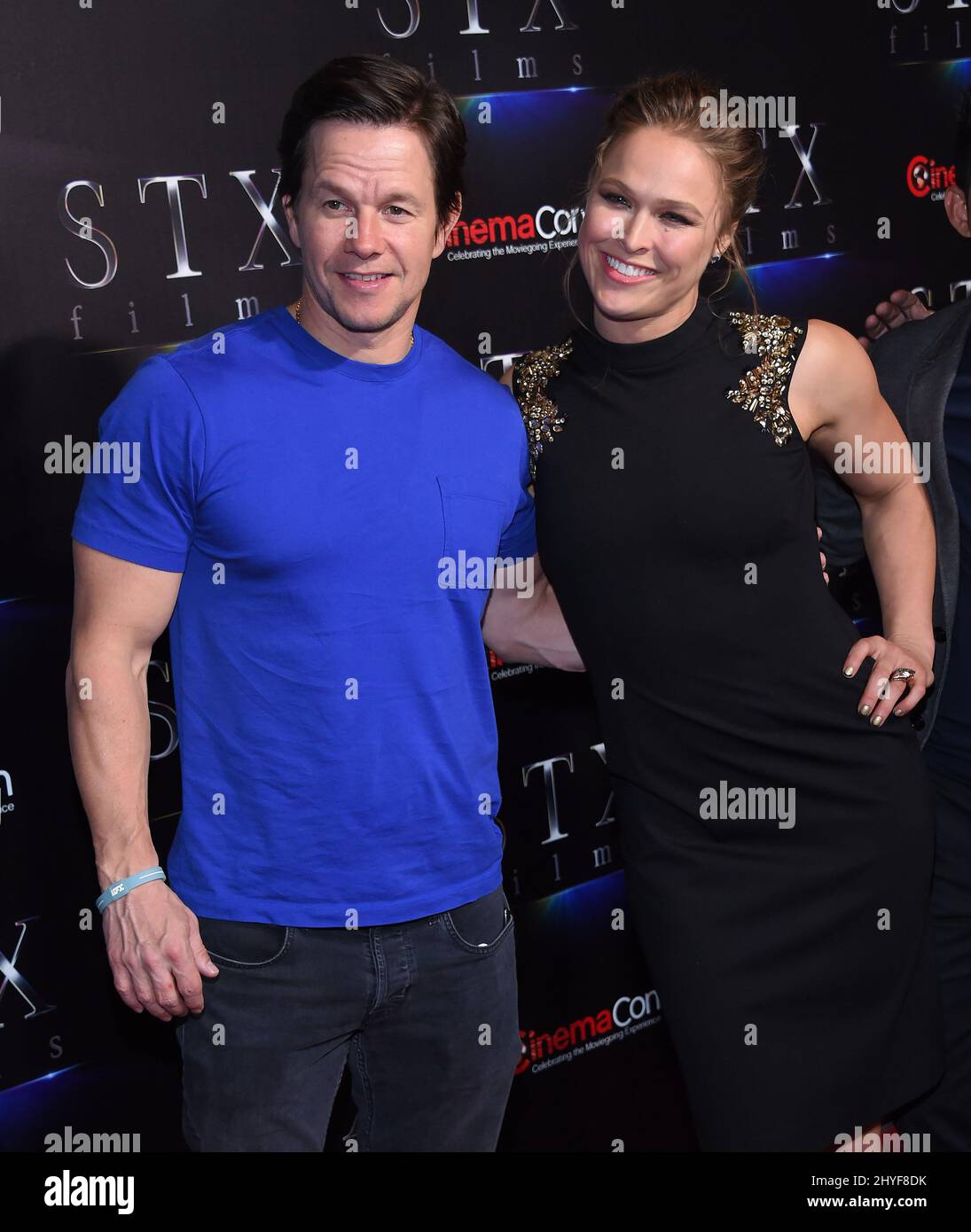 Mark Wahlberg und Ronda Rousey bei STXfilms auf der CinemaCon 2018 in Las Vegas Stockfoto