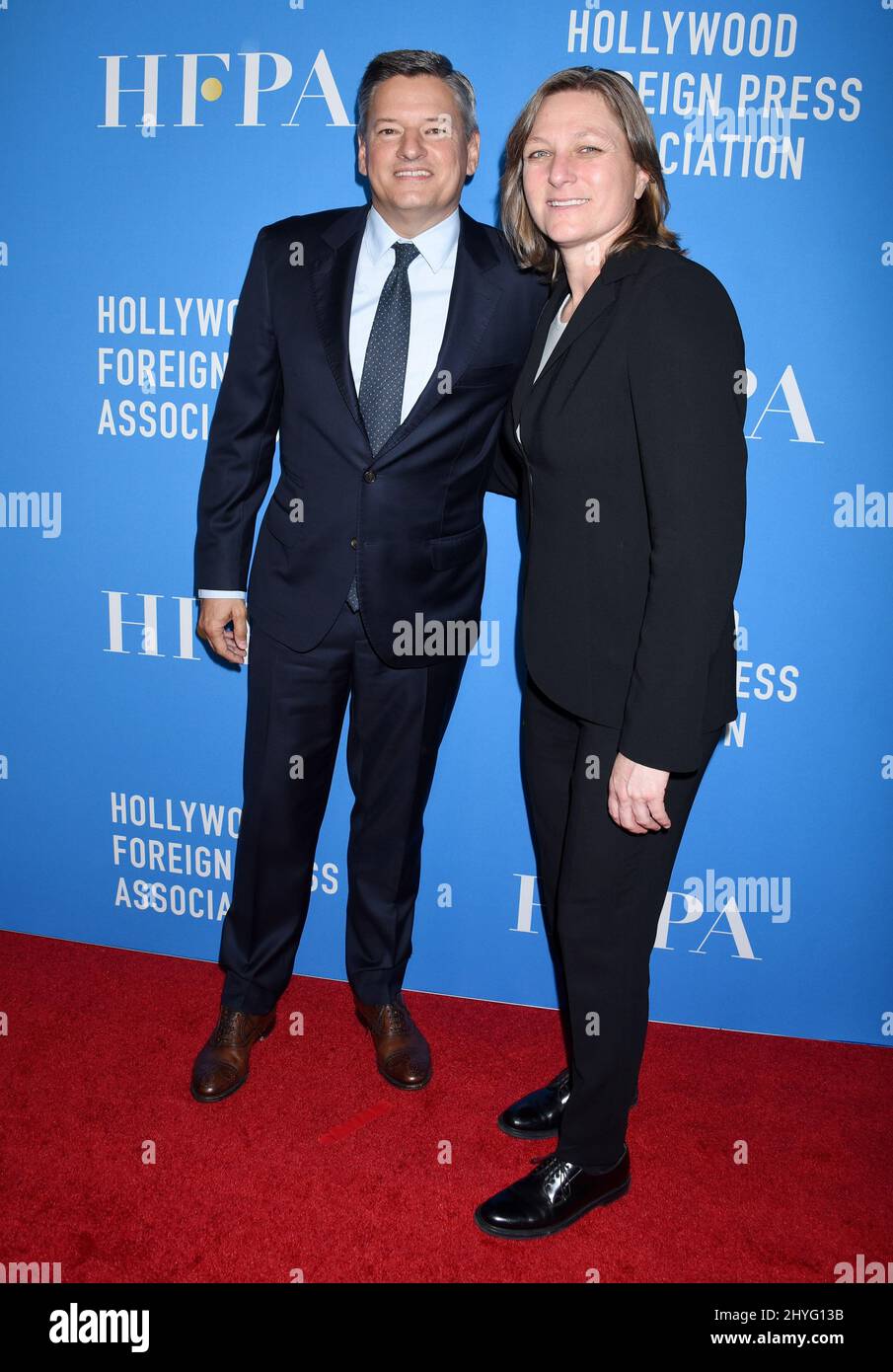 Ted Sarandos und Cindy Holland nehmen am jährlichen Grants Bankett der Hollywood Foreign Press Association Teil Stockfoto