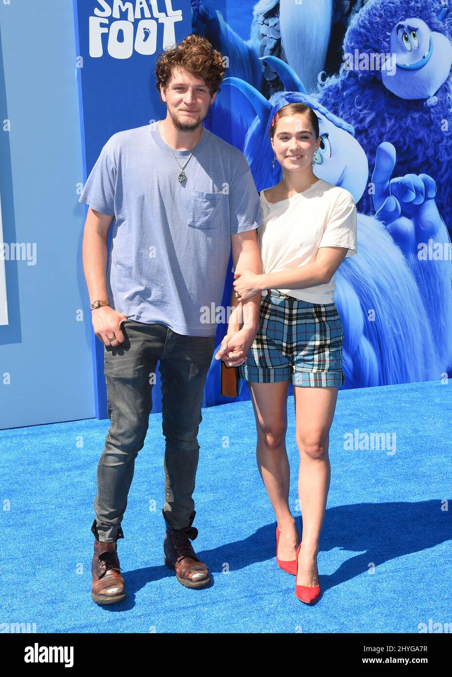 Brett Dier und Haley Lu Richardson bei der Weltpremiere „Smallfoot“, die am 22. September 2018 im Regency Village Theatre in Westwood, ca. Stockfoto