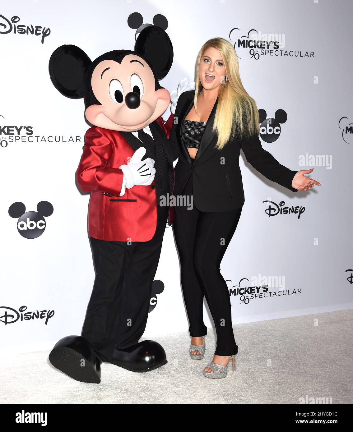 Mickey Mouse und Meghan Trainor kommen bei Mickys 90. Spectacular an, das am 6. Oktober 2018 im Shrine Auditorium in Los Angeles, ca. Stockfoto