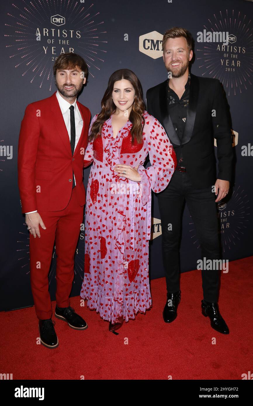Dave Haywood und Hillary Scott und Charles Kelley von Lady Antebellum nehmen an der CMT Artists of the Year 2018 in Nashville, Tennessee, USA, Teil Stockfoto