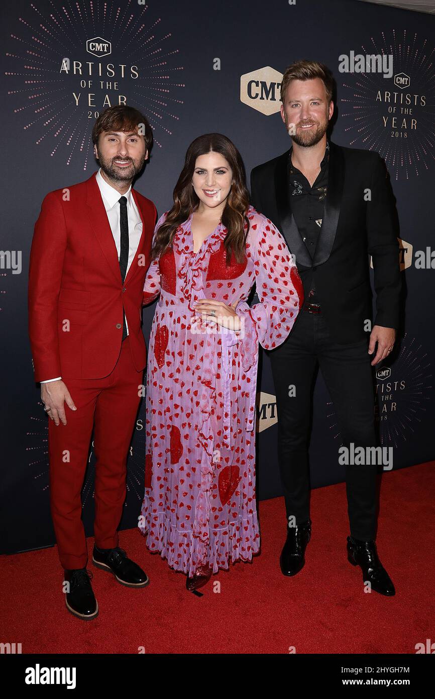 Dave Haywood und Hillary Scott und Charles Kelley von Lady Antebellum nehmen an der CMT Artists of the Year 2018 in Nashville, Tennessee, USA, Teil Stockfoto