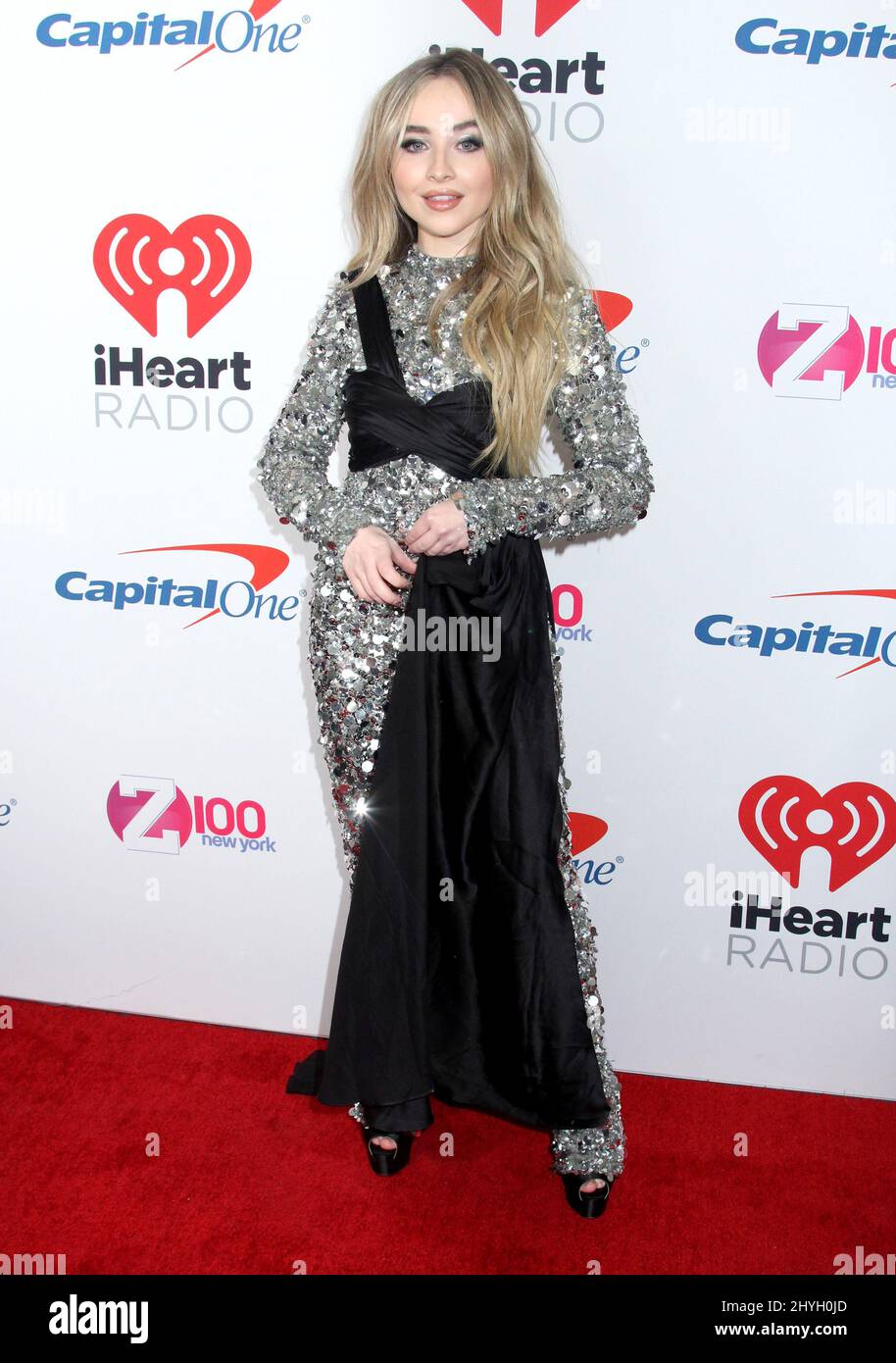 Sabrina Karpenter kommt am 7. Dezember 2018 in New York zum iHeartRadio Jingle Ball 2018 von Z100 bei der MSG an Stockfoto