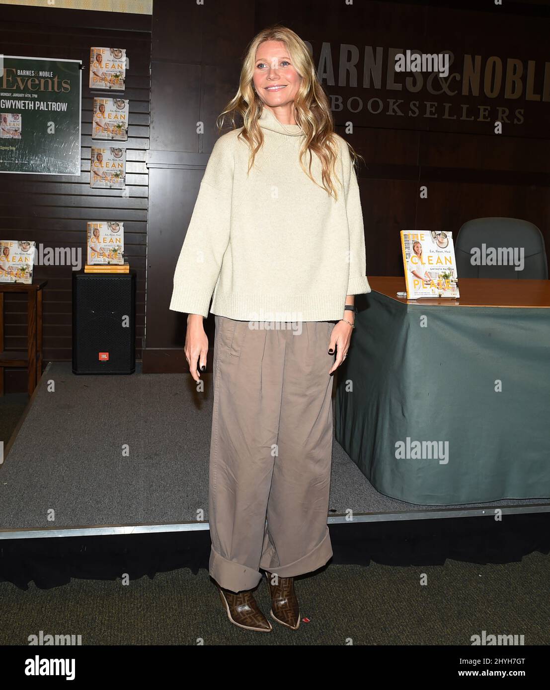 Gwyneth Paltrow signiert Kopien von „The Clean Plate“ bei Barnes and Noble at the Grove Stockfoto